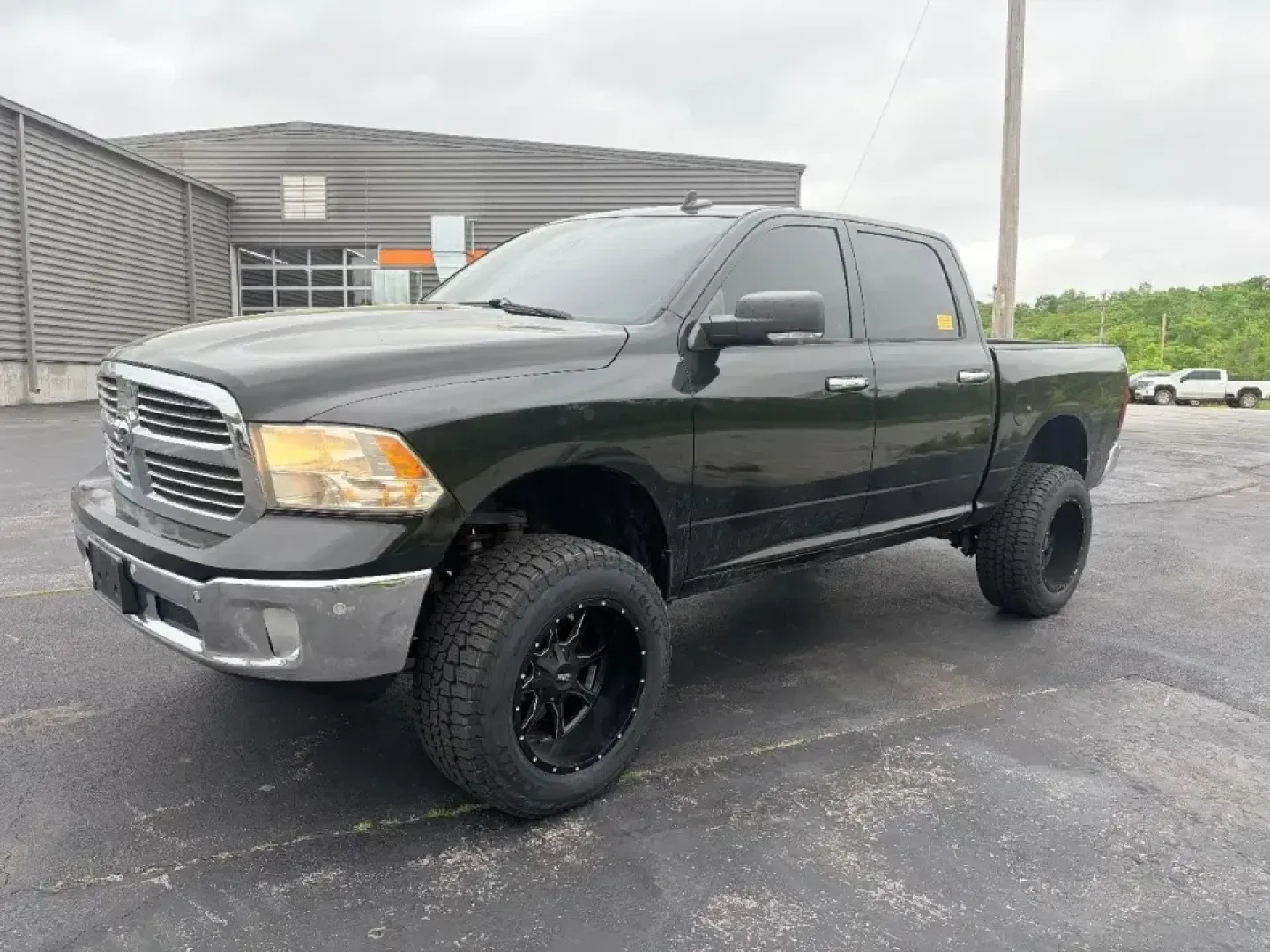 2016 /Diesel Gray/Black Ram 1500 Big Horn (3C6RR7LT6GG) with an 5.7L V8 OHV 16V engine, 6A transmission, located at 12830 Highway 21, De Soto, MO, 63020, (636) 337-7777, 38.153099, -90.573624 - Need a truck that can handle weekday commutes through Jefferson County and still be ready for weekend projects, lake runs, and backroad exploring? This 2016 Ram 1500 Big Horn 4x4 is built for the De Soto lifestyle-strong V8 power for towing and hauling, a comfortable crew cab for friends or family, - Photo#3