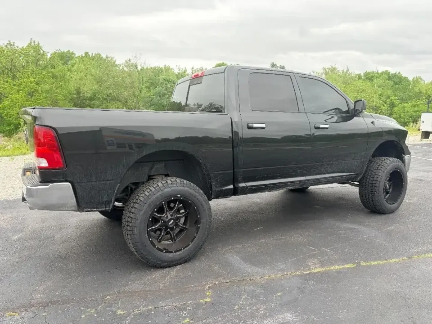 2016 /Diesel Gray/Black Ram 1500 Big Horn (3C6RR7LT6GG) with an 5.7L V8 OHV 16V engine, 6A transmission, located at 12830 Highway 21, De Soto, MO, 63020, (636) 337-7777, 38.153099, -90.573624 - Need a truck that can handle weekday commutes through Jefferson County and still be ready for weekend projects, lake runs, and backroad exploring? This 2016 Ram 1500 Big Horn 4x4 is built for the De Soto lifestyle-strong V8 power for towing and hauling, a comfortable crew cab for friends or family, - Photo#4
