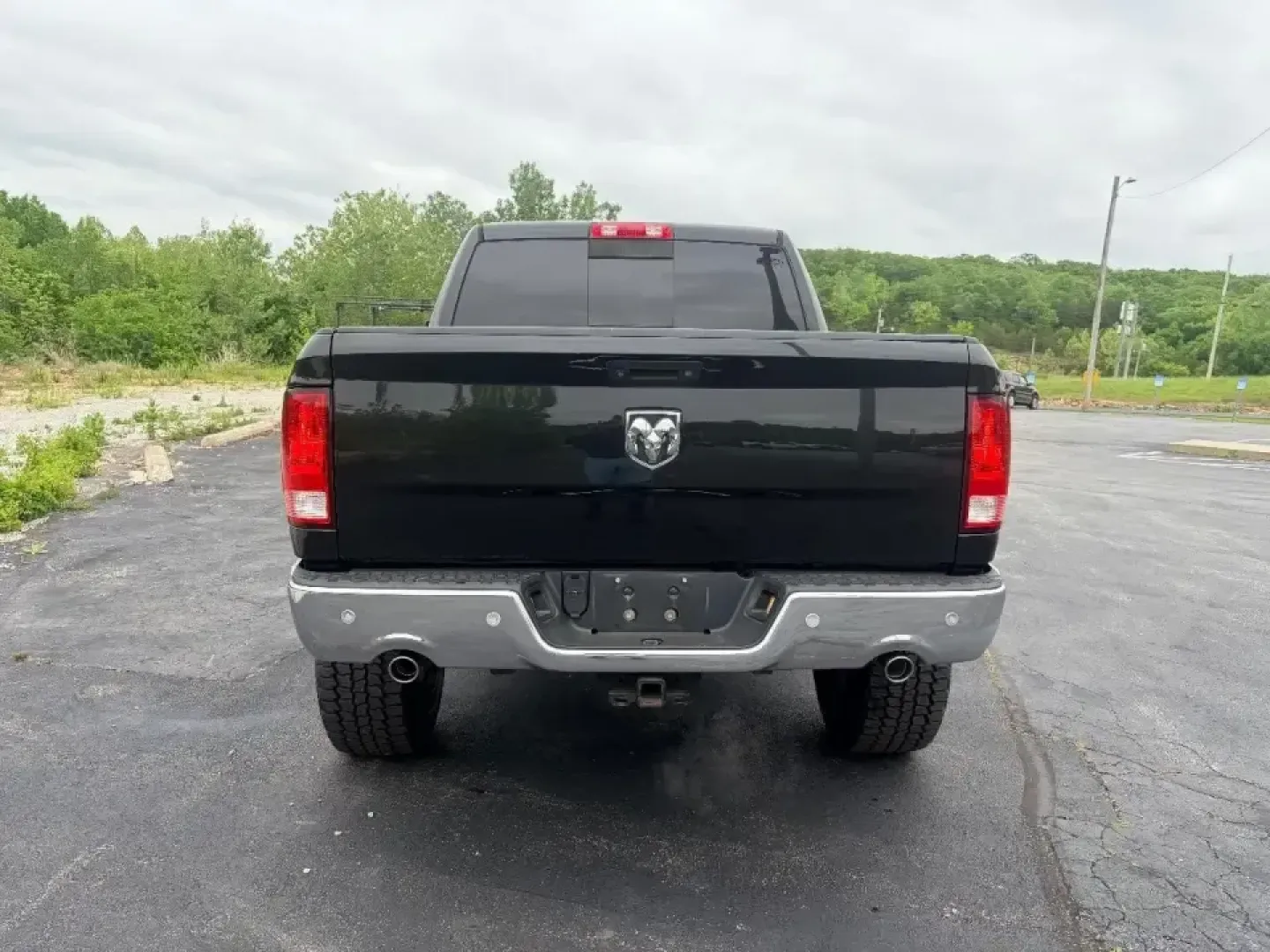 2016 /Diesel Gray/Black Ram 1500 Big Horn (3C6RR7LT6GG) with an 5.7L V8 OHV 16V engine, 6A transmission, located at 12830 Highway 21, De Soto, MO, 63020, (636) 337-7777, 38.153099, -90.573624 - Need a truck that can handle weekday commutes through Jefferson County and still be ready for weekend projects, lake runs, and backroad exploring? This 2016 Ram 1500 Big Horn 4x4 is built for the De Soto lifestyle-strong V8 power for towing and hauling, a comfortable crew cab for friends or family, - Photo#6