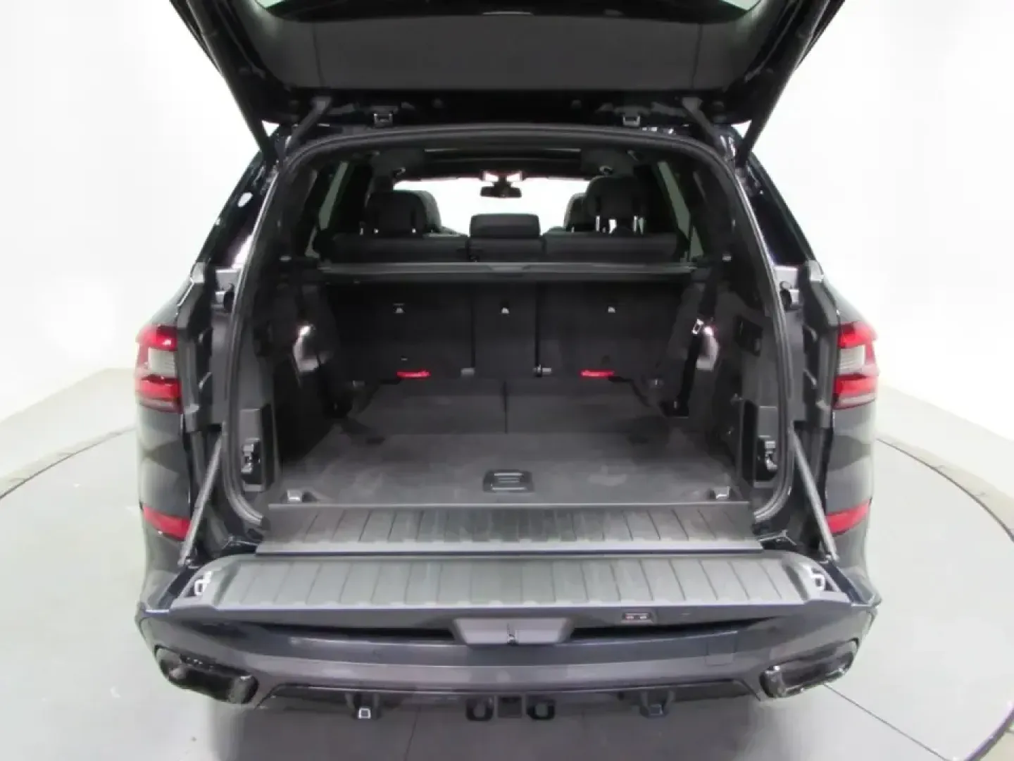 2021 /Black BMW X5 xDrive40i (5UXCR6C01M9) with an 3.0L L6 DOHC 24V engine, Automatic transmission, located at 12830 Highway 21, De Soto, MO, 63020, (636) 337-7777, 38.153099, -90.573624 - For families juggling school drop-offs, busy commutes, and weekend getaways to the Ozarks, a premium SUV that feels confident in every season can change the whole routine. This **2021 BMW X5 xDrive40i** delivers the kind of smooth power, refined comfort, and all-weather capability that makes daily l - Photo#10