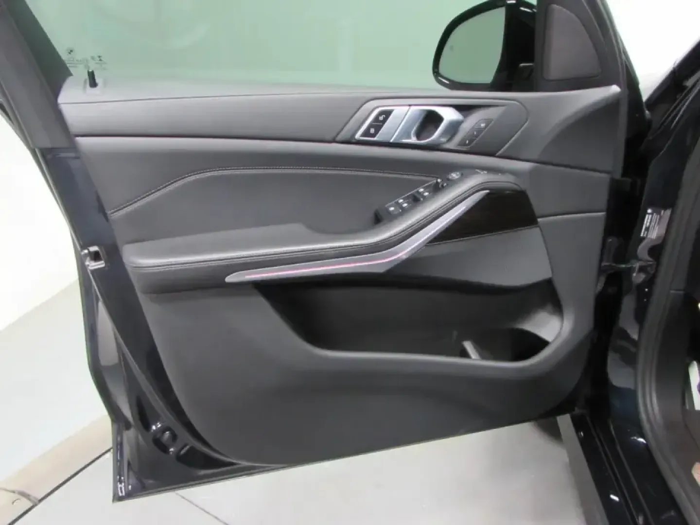 2021 /Black BMW X5 xDrive40i (5UXCR6C01M9) with an 3.0L L6 DOHC 24V engine, Automatic transmission, located at 12830 Highway 21, De Soto, MO, 63020, (636) 337-7777, 38.153099, -90.573624 - For families juggling school drop-offs, busy commutes, and weekend getaways to the Ozarks, a premium SUV that feels confident in every season can change the whole routine. This **2021 BMW X5 xDrive40i** delivers the kind of smooth power, refined comfort, and all-weather capability that makes daily l - Photo#11