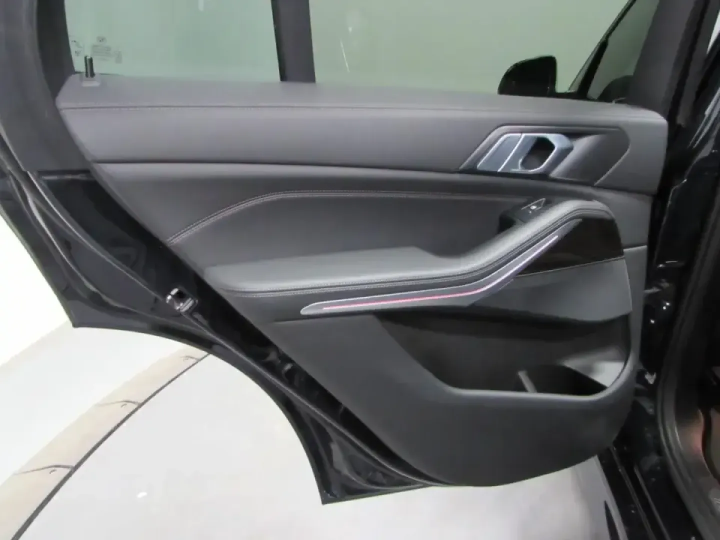 2021 /Black BMW X5 xDrive40i (5UXCR6C01M9) with an 3.0L L6 DOHC 24V engine, Automatic transmission, located at 12830 Highway 21, De Soto, MO, 63020, (636) 337-7777, 38.153099, -90.573624 - For families juggling school drop-offs, busy commutes, and weekend getaways to the Ozarks, a premium SUV that feels confident in every season can change the whole routine. This **2021 BMW X5 xDrive40i** delivers the kind of smooth power, refined comfort, and all-weather capability that makes daily l - Photo#13