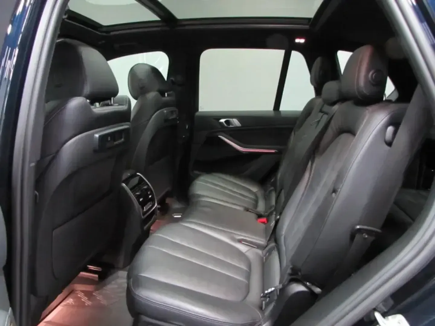 2021 /Black BMW X5 xDrive40i (5UXCR6C01M9) with an 3.0L L6 DOHC 24V engine, Automatic transmission, located at 12830 Highway 21, De Soto, MO, 63020, (636) 337-7777, 38.153099, -90.573624 - For families juggling school drop-offs, busy commutes, and weekend getaways to the Ozarks, a premium SUV that feels confident in every season can change the whole routine. This **2021 BMW X5 xDrive40i** delivers the kind of smooth power, refined comfort, and all-weather capability that makes daily l - Photo#14