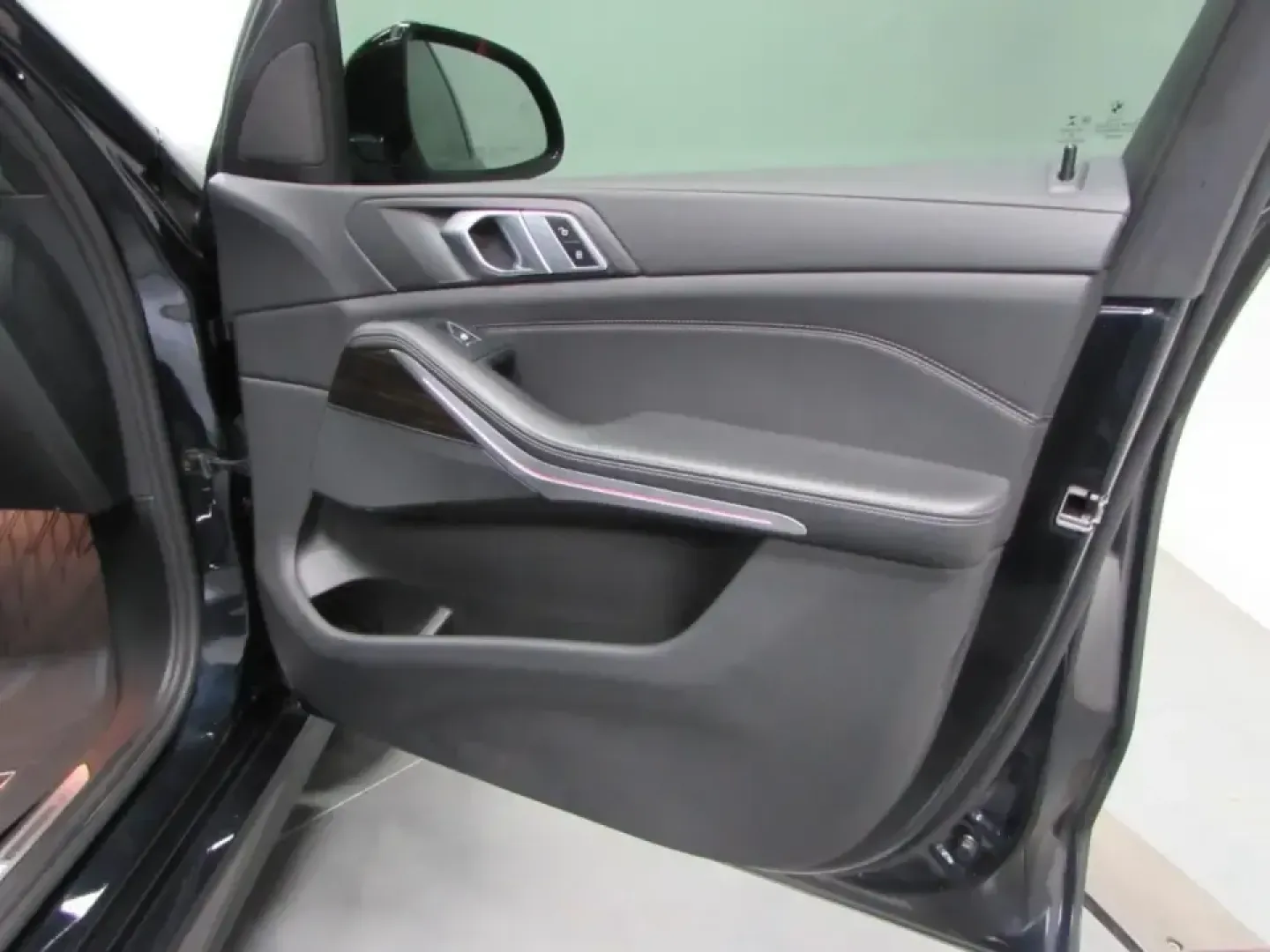 2021 /Black BMW X5 xDrive40i (5UXCR6C01M9) with an 3.0L L6 DOHC 24V engine, Automatic transmission, located at 12830 Highway 21, De Soto, MO, 63020, (636) 337-7777, 38.153099, -90.573624 - For families juggling school drop-offs, busy commutes, and weekend getaways to the Ozarks, a premium SUV that feels confident in every season can change the whole routine. This **2021 BMW X5 xDrive40i** delivers the kind of smooth power, refined comfort, and all-weather capability that makes daily l - Photo#15