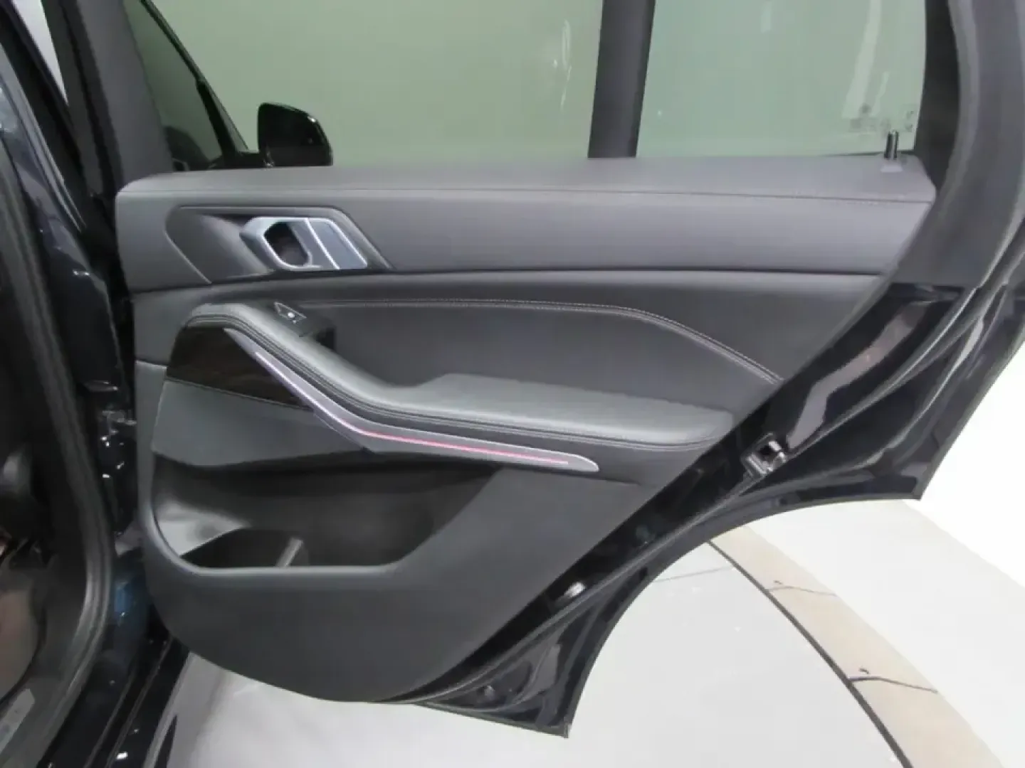 2021 /Black BMW X5 xDrive40i (5UXCR6C01M9) with an 3.0L L6 DOHC 24V engine, Automatic transmission, located at 12830 Highway 21, De Soto, MO, 63020, (636) 337-7777, 38.153099, -90.573624 - For families juggling school drop-offs, busy commutes, and weekend getaways to the Ozarks, a premium SUV that feels confident in every season can change the whole routine. This **2021 BMW X5 xDrive40i** delivers the kind of smooth power, refined comfort, and all-weather capability that makes daily l - Photo#17