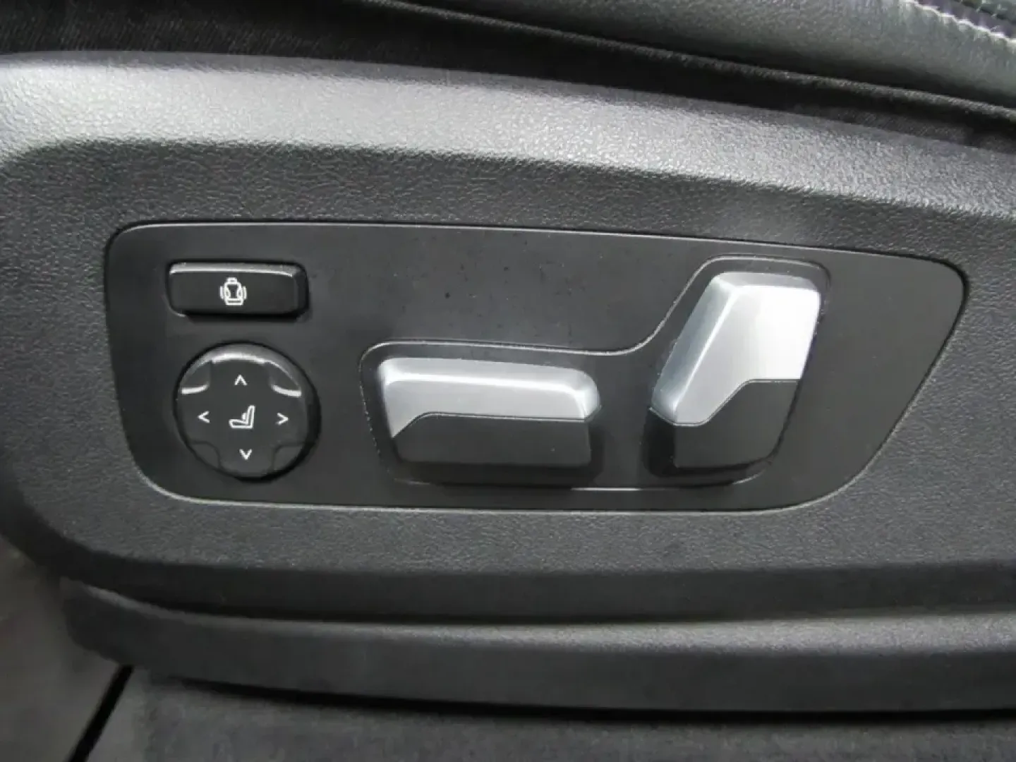 2021 /Black BMW X5 xDrive40i (5UXCR6C01M9) with an 3.0L L6 DOHC 24V engine, Automatic transmission, located at 12830 Highway 21, De Soto, MO, 63020, (636) 337-7777, 38.153099, -90.573624 - For families juggling school drop-offs, busy commutes, and weekend getaways to the Ozarks, a premium SUV that feels confident in every season can change the whole routine. This **2021 BMW X5 xDrive40i** delivers the kind of smooth power, refined comfort, and all-weather capability that makes daily l - Photo#21