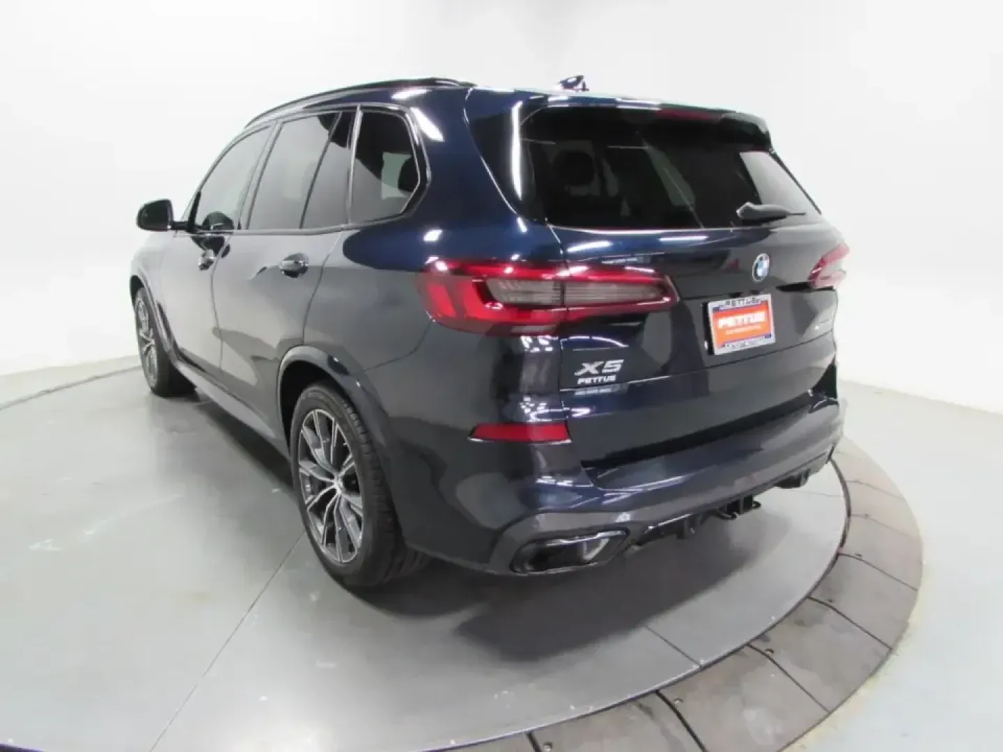 2021 /Black BMW X5 xDrive40i (5UXCR6C01M9) with an 3.0L L6 DOHC 24V engine, Automatic transmission, located at 12830 Highway 21, De Soto, MO, 63020, (636) 337-7777, 38.153099, -90.573624 - For families juggling school drop-offs, busy commutes, and weekend getaways to the Ozarks, a premium SUV that feels confident in every season can change the whole routine. This **2021 BMW X5 xDrive40i** delivers the kind of smooth power, refined comfort, and all-weather capability that makes daily l - Photo#4