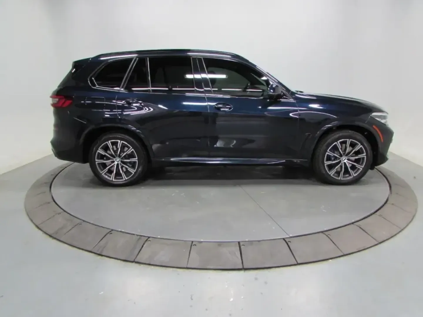 2021 /Black BMW X5 xDrive40i (5UXCR6C01M9) with an 3.0L L6 DOHC 24V engine, Automatic transmission, located at 12830 Highway 21, De Soto, MO, 63020, (636) 337-7777, 38.153099, -90.573624 - For families juggling school drop-offs, busy commutes, and weekend getaways to the Ozarks, a premium SUV that feels confident in every season can change the whole routine. This **2021 BMW X5 xDrive40i** delivers the kind of smooth power, refined comfort, and all-weather capability that makes daily l - Photo#7