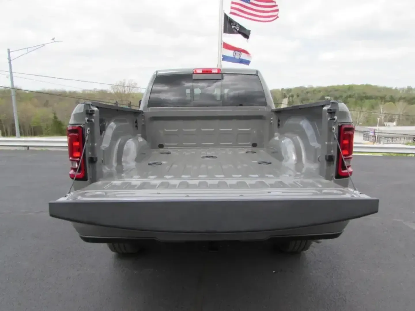 2026 /Black Ram 2500 Tradesman (3C6UR5CJ1TG) with an 6.4L V8 engine, 6A transmission, located at 12830 Highway 21, De Soto, MO, 63020, (636) 337-7777, 38.153099, -90.573624 - Built for big weekends, hard workdays, and everything in between, this 2026 Ram 2500 Tradesman is the kind of heavy-duty truck that fits real Missouri life-towing the boat for a run to Washington State Park, hauling supplies after a stop in De Soto, or cruising Highway 21 toward I-55 with confidence - Photo#10