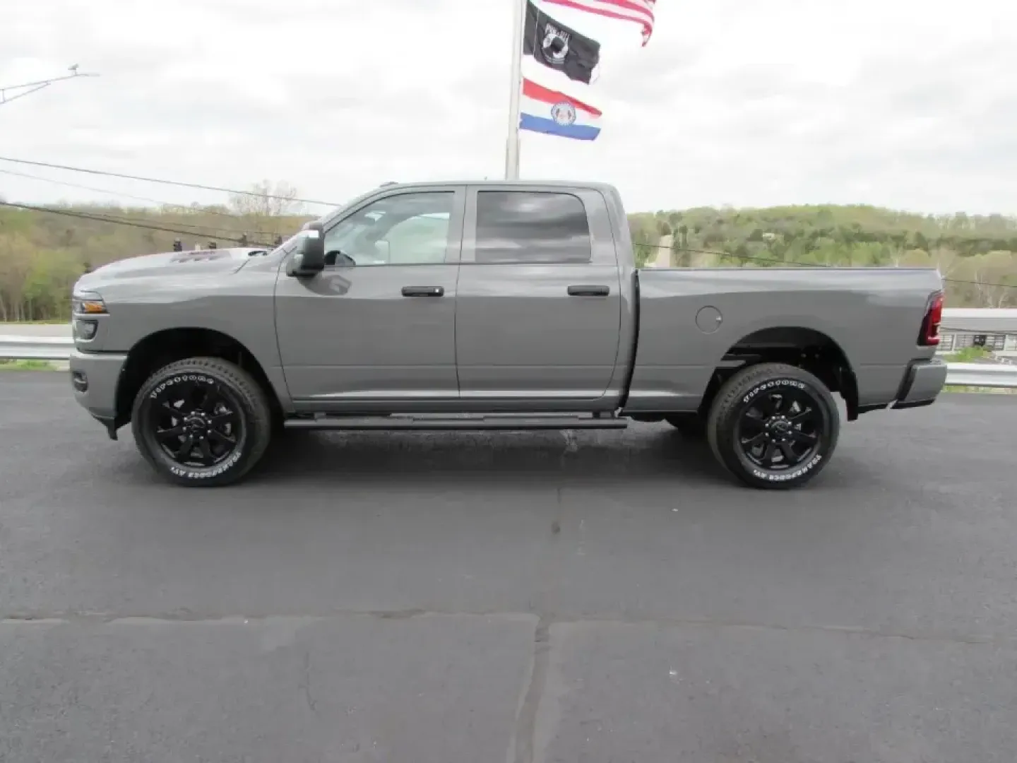 2026 /Black Ram 2500 Tradesman (3C6UR5CJ1TG) with an 6.4L V8 engine, 6A transmission, located at 12830 Highway 21, De Soto, MO, 63020, (636) 337-7777, 38.153099, -90.573624 - Built for big weekends, hard workdays, and everything in between, this 2026 Ram 2500 Tradesman is the kind of heavy-duty truck that fits real Missouri life-towing the boat for a run to Washington State Park, hauling supplies after a stop in De Soto, or cruising Highway 21 toward I-55 with confidence - Photo#3