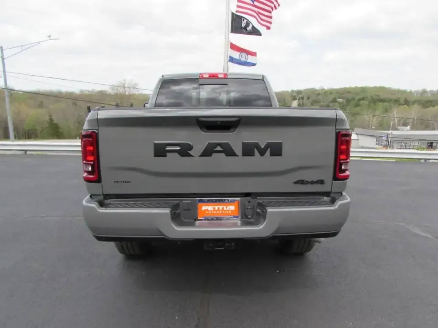 2026 /Black Ram 2500 Tradesman (3C6UR5CJ1TG) with an 6.4L V8 engine, 6A transmission, located at 12830 Highway 21, De Soto, MO, 63020, (636) 337-7777, 38.153099, -90.573624 - Built for big weekends, hard workdays, and everything in between, this 2026 Ram 2500 Tradesman is the kind of heavy-duty truck that fits real Missouri life-towing the boat for a run to Washington State Park, hauling supplies after a stop in De Soto, or cruising Highway 21 toward I-55 with confidence - Photo#5