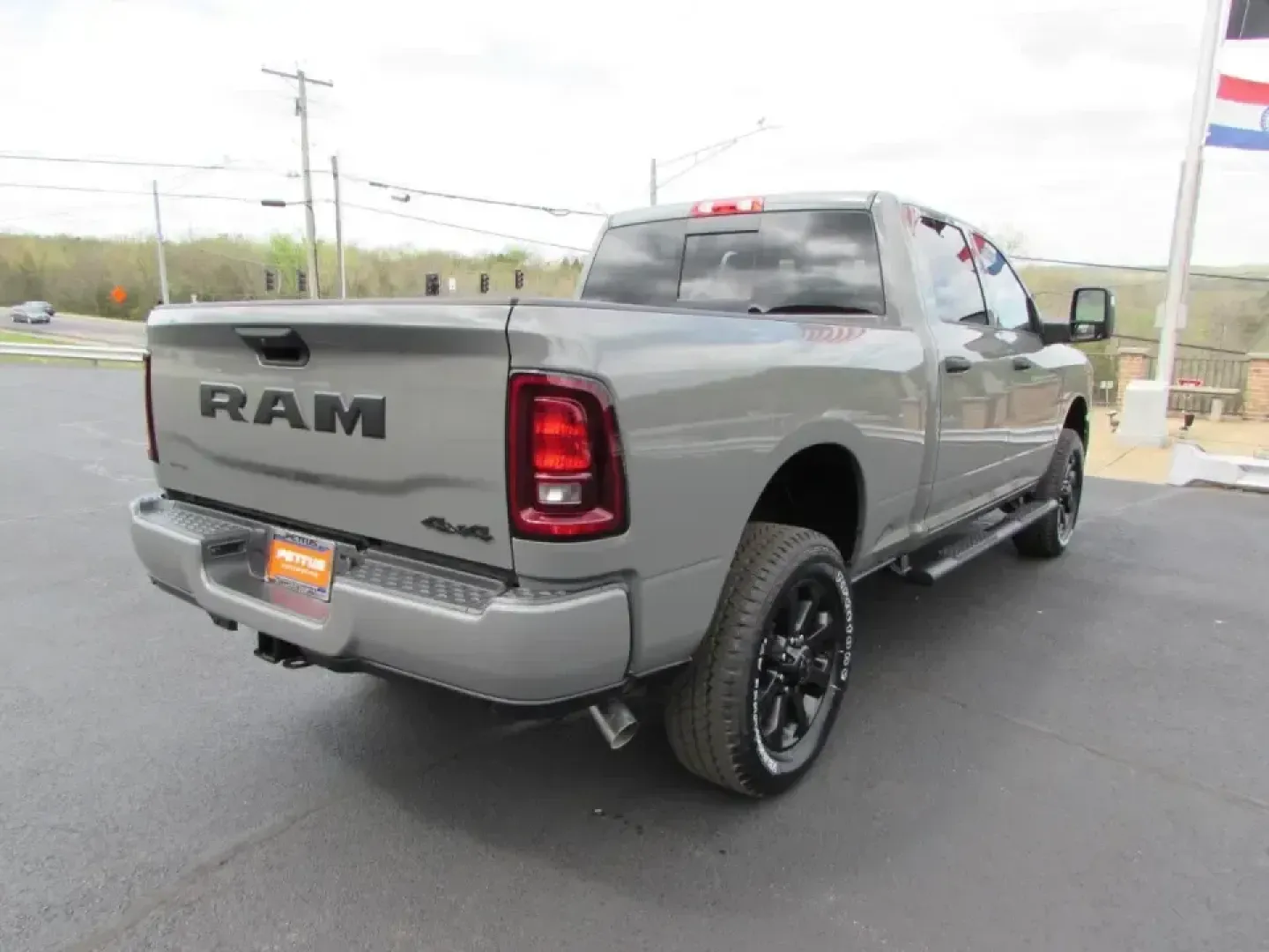 2026 /Black Ram 2500 Tradesman (3C6UR5CJ1TG) with an 6.4L V8 engine, 6A transmission, located at 12830 Highway 21, De Soto, MO, 63020, (636) 337-7777, 38.153099, -90.573624 - Built for big weekends, hard workdays, and everything in between, this 2026 Ram 2500 Tradesman is the kind of heavy-duty truck that fits real Missouri life-towing the boat for a run to Washington State Park, hauling supplies after a stop in De Soto, or cruising Highway 21 toward I-55 with confidence - Photo#6