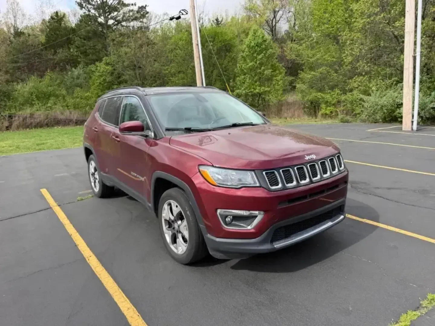 2020 /Ski Gray/Black Leather Jeep Compass Limited (3C4NJDCB5LT) with an 2.4L I4 Zero Evap M-Air engine, Automatic transmission, located at 970 Woodlawn Dr., Farmington, MO, 63640, (573) 431-7800, 37.825642, -90.468674 - Ready for weekend escapes to St. Joe State Park, confident winter commuting on Highway 67, or simply upgrading the daily school-and-grocery routine around Farmington-this 2020 Jeep Compass Limited is the kind of SUV that fits real life in Southeast Missouri. With its versatile size, Four Wheel Drive - Photo#2