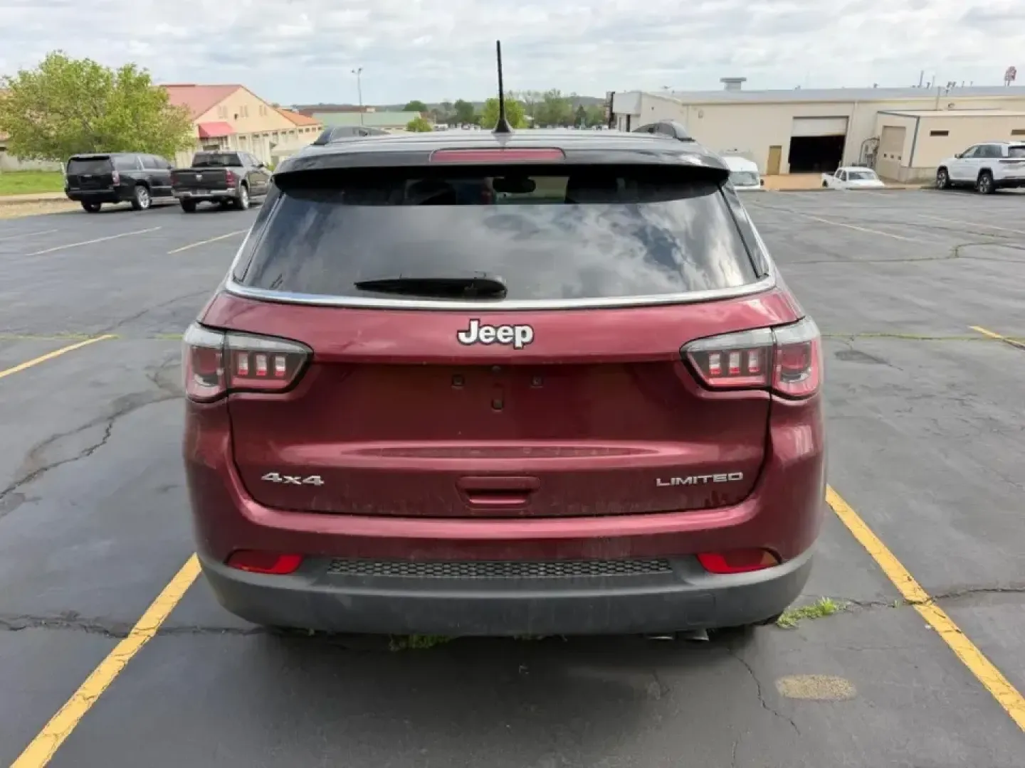 2020 /Ski Gray/Black Leather Jeep Compass Limited (3C4NJDCB5LT) with an 2.4L I4 Zero Evap M-Air engine, Automatic transmission, located at 970 Woodlawn Dr., Farmington, MO, 63640, (573) 431-7800, 37.825642, -90.468674 - Ready for weekend escapes to St. Joe State Park, confident winter commuting on Highway 67, or simply upgrading the daily school-and-grocery routine around Farmington-this 2020 Jeep Compass Limited is the kind of SUV that fits real life in Southeast Missouri. With its versatile size, Four Wheel Drive - Photo#3