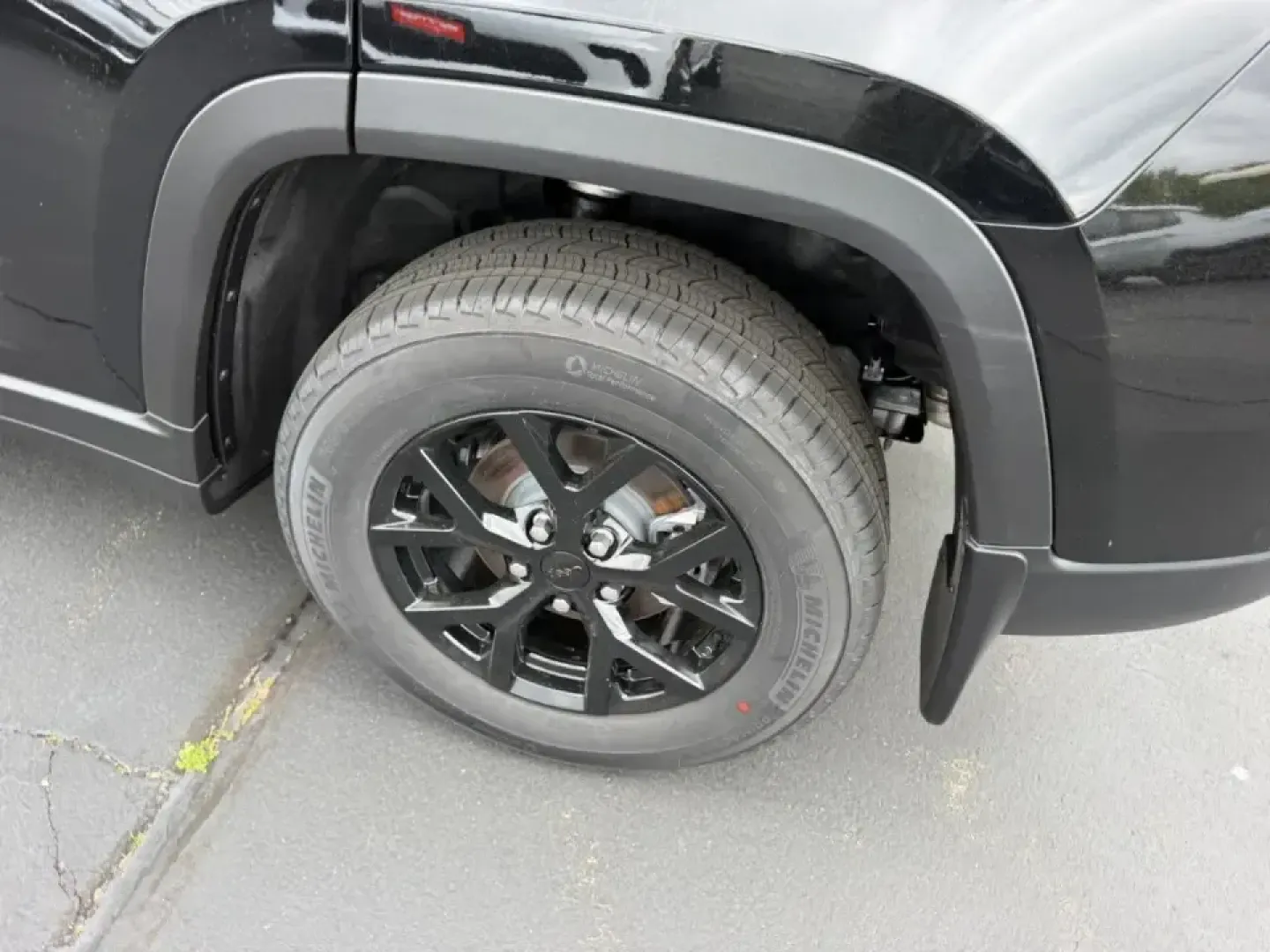 2026 /Global Black Suede Jeep Grand Cherokee Laredo Altitude (1C4RJHAR7TC) with an 2.0L engine, 8A transmission, located at 970 Woodlawn Dr., Farmington, MO, 63640, (573) 431-7800, 37.825642, -90.468674 - Whether your weekends revolve around family road trips to St. Joe State Park, daily commutes up Highway 67, or spontaneous gravel-road getaways through the Ozark foothills, this 2026 Jeep Grand Cherokee Laredo Altitude is built to make every mile feel effortless-and confident. With only 5 miles on t - Photo#6
