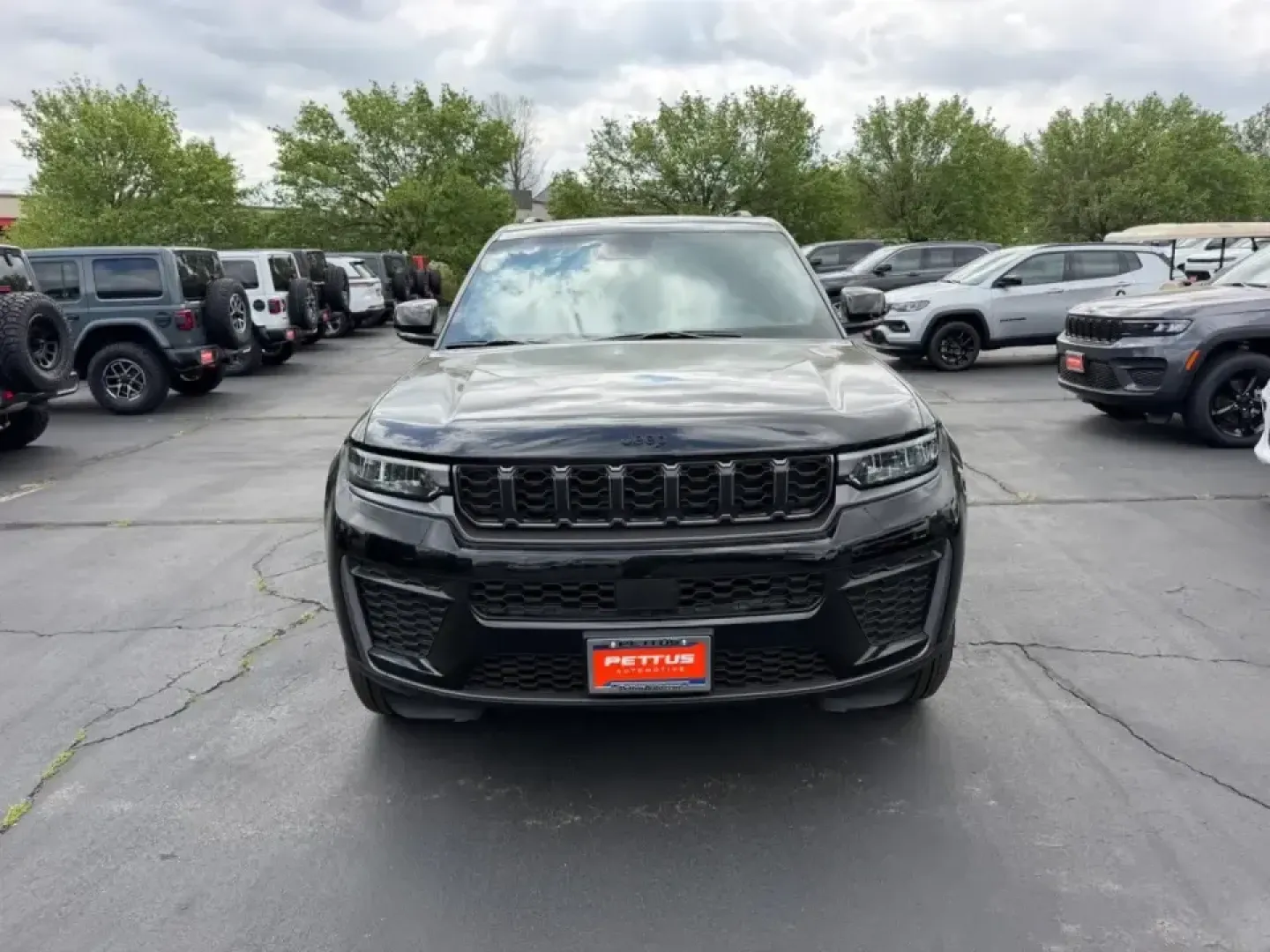 2026 /Global Black Suede Jeep Grand Cherokee Laredo Altitude (1C4RJHAR7TC) with an 2.0L engine, 8A transmission, located at 970 Woodlawn Dr., Farmington, MO, 63640, (573) 431-7800, 37.825642, -90.468674 - Whether your weekends revolve around family road trips to St. Joe State Park, daily commutes up Highway 67, or spontaneous gravel-road getaways through the Ozark foothills, this 2026 Jeep Grand Cherokee Laredo Altitude is built to make every mile feel effortless-and confident. With only 5 miles on t - Photo#8