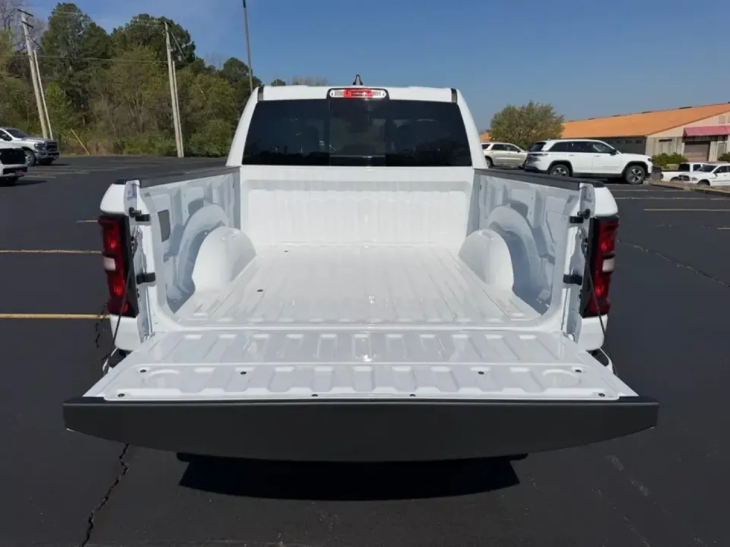 2026 /Diesel Gray/Black Cloth Ram 1500 Express (1C6SRFGT6TN) with an 5.7L engine, located at 970 Woodlawn Dr., Farmington, MO, 63640, (573) 431-7800, 37.825642, -90.468674 - Built for lake weekends, jobsite weekdays, and everything in between, this 2026 Ram 1500 Express is the kind of truck that makes Farmington life easier-whether you're towing gear for a day at St. Joe State Park, cruising down Highway 67 for a smooth commute, or loading up the crew for a Cardinals ga - Photo#4