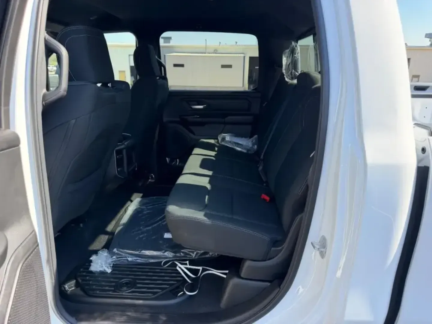 2026 /Diesel Gray/Black Cloth Ram 1500 Express (1C6SRFGT6TN) with an 5.7L engine, located at 970 Woodlawn Dr., Farmington, MO, 63640, (573) 431-7800, 37.825642, -90.468674 - Built for lake weekends, jobsite weekdays, and everything in between, this 2026 Ram 1500 Express is the kind of truck that makes Farmington life easier-whether you're towing gear for a day at St. Joe State Park, cruising down Highway 67 for a smooth commute, or loading up the crew for a Cardinals ga - Photo#8