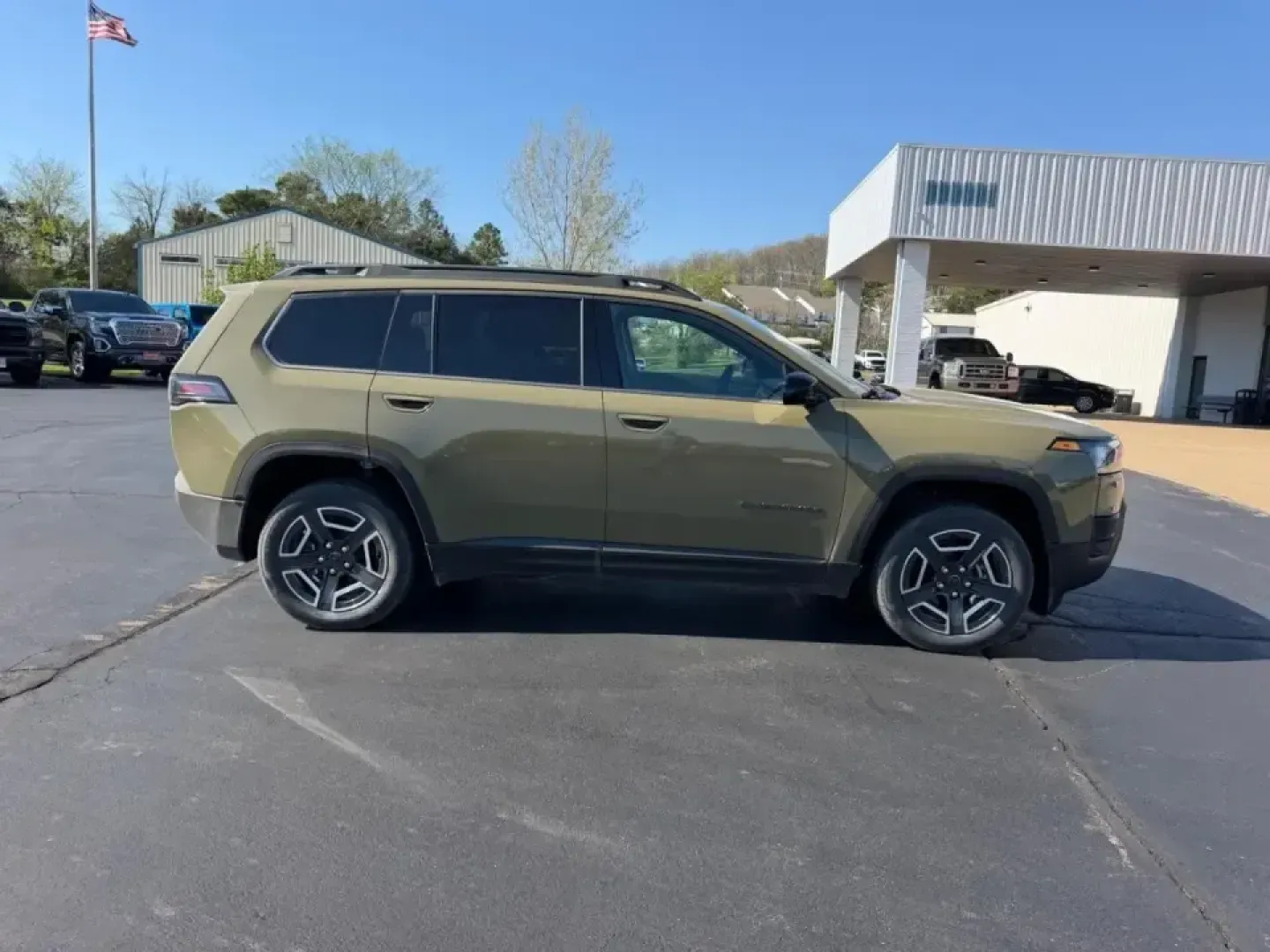 2026 /Global Black Cloth Jeep Cherokee Laredo (3C4PJMB25TT) with an 1.6L engine, located at 970 Woodlawn Dr., Farmington, MO, 63640, (573) 431-7800, 37.825642, -90.468674 - Pack up the family, point the hood toward the St. Francois Mountains, and enjoy the kind of confidence that makes weekend getaways feel effortless-this **2026 Jeep Cherokee Laredo 4x4 Hybrid** is built for Farmington life, from weekday school runs to road trips out past Elephant Rocks and Johnson's - Photo#1