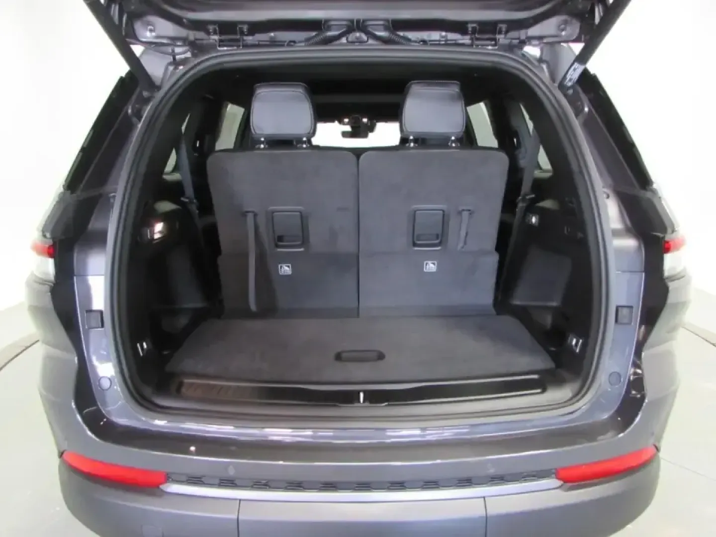 2026 /Global Black Jeep Grand Cherokee Laredo (1C4RJKAR7T8) with an Other engine, located at 12830 Highway 21, De Soto, MO, 63020, (636) 337-7777, 38.153099, -90.573624 - Own the weekday commute and the weekend escape in one confident SUV: this **2026 Jeep Grand Cherokee Laredo 4x4** is built for Missouri life-smooth and quiet for daily runs through De Soto, yet ready for gravel roads, changing weather, and spontaneous getaways. With just **5 miles** on the odometer, - Photo#10