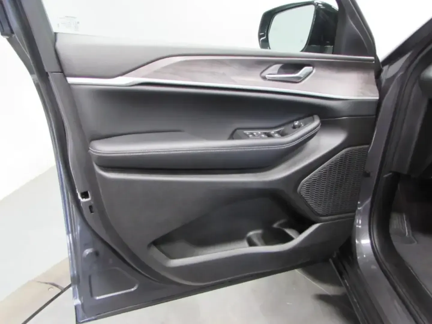 2026 /Global Black Jeep Grand Cherokee Laredo (1C4RJKAR7T8) with an Other engine, located at 12830 Highway 21, De Soto, MO, 63020, (636) 337-7777, 38.153099, -90.573624 - Own the weekday commute and the weekend escape in one confident SUV: this **2026 Jeep Grand Cherokee Laredo 4x4** is built for Missouri life-smooth and quiet for daily runs through De Soto, yet ready for gravel roads, changing weather, and spontaneous getaways. With just **5 miles** on the odometer, - Photo#11