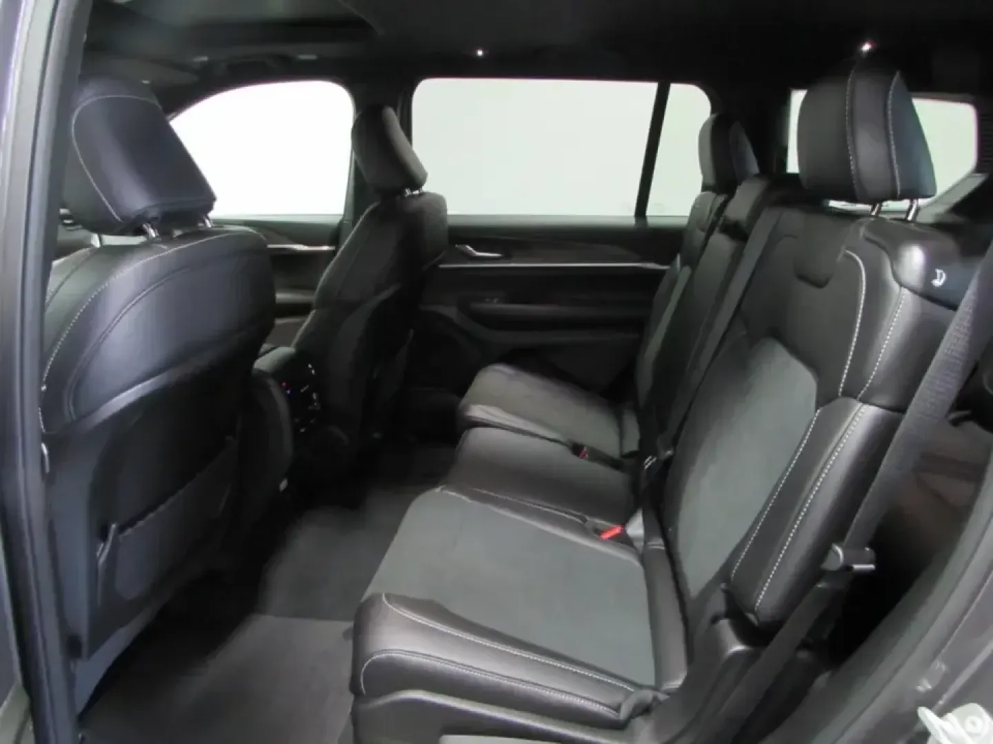2026 /Global Black Jeep Grand Cherokee Laredo (1C4RJKAR7T8) with an Other engine, located at 12830 Highway 21, De Soto, MO, 63020, (636) 337-7777, 38.153099, -90.573624 - Own the weekday commute and the weekend escape in one confident SUV: this **2026 Jeep Grand Cherokee Laredo 4x4** is built for Missouri life-smooth and quiet for daily runs through De Soto, yet ready for gravel roads, changing weather, and spontaneous getaways. With just **5 miles** on the odometer, - Photo#14