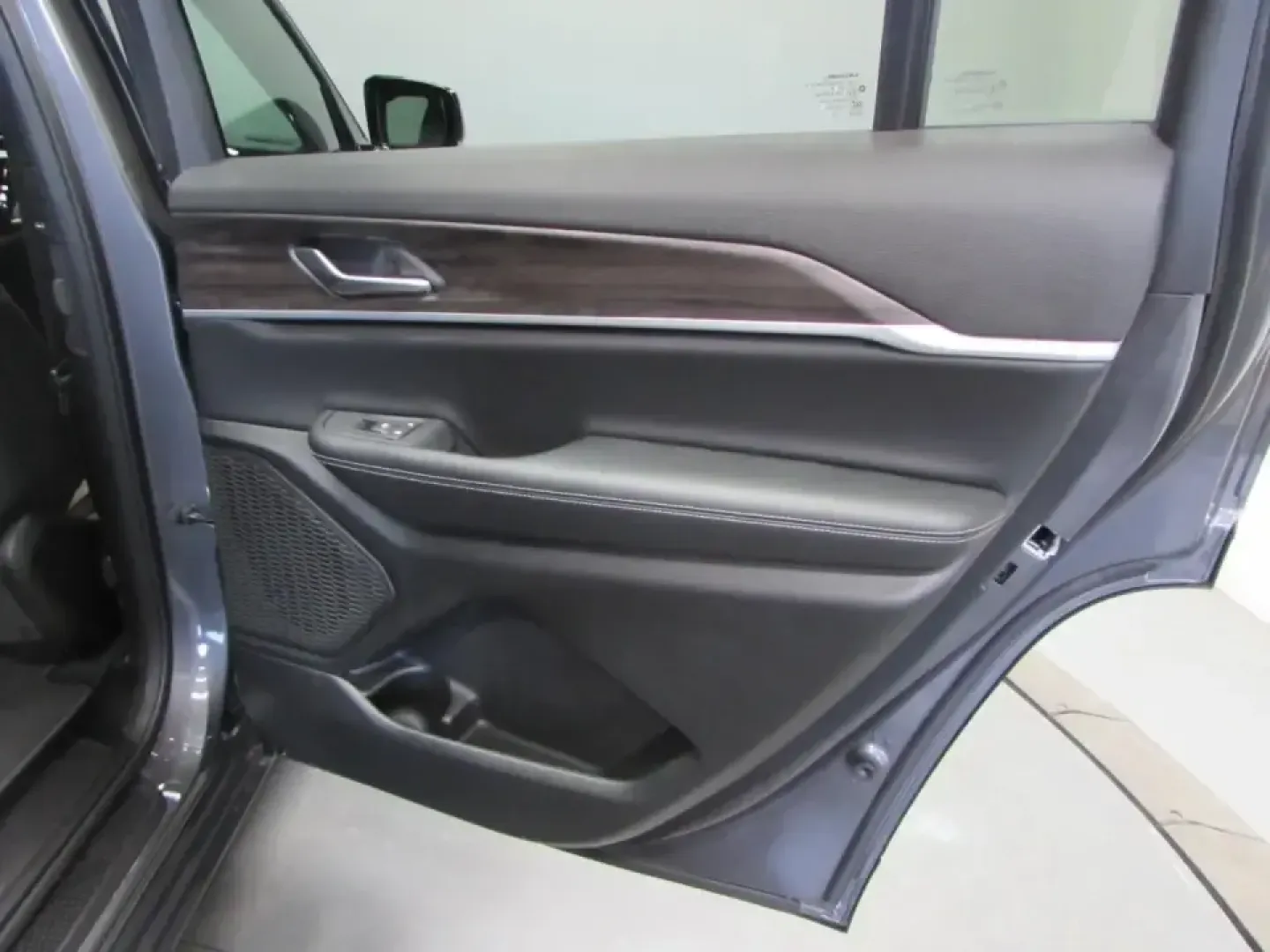 2026 /Global Black Jeep Grand Cherokee Laredo (1C4RJKAR7T8) with an Other engine, located at 12830 Highway 21, De Soto, MO, 63020, (636) 337-7777, 38.153099, -90.573624 - Own the weekday commute and the weekend escape in one confident SUV: this **2026 Jeep Grand Cherokee Laredo 4x4** is built for Missouri life-smooth and quiet for daily runs through De Soto, yet ready for gravel roads, changing weather, and spontaneous getaways. With just **5 miles** on the odometer, - Photo#18