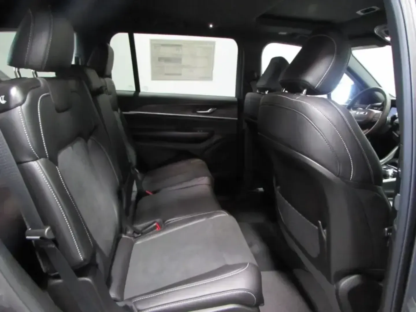 2026 /Global Black Jeep Grand Cherokee Laredo (1C4RJKAR7T8) with an Other engine, located at 12830 Highway 21, De Soto, MO, 63020, (636) 337-7777, 38.153099, -90.573624 - Own the weekday commute and the weekend escape in one confident SUV: this **2026 Jeep Grand Cherokee Laredo 4x4** is built for Missouri life-smooth and quiet for daily runs through De Soto, yet ready for gravel roads, changing weather, and spontaneous getaways. With just **5 miles** on the odometer, - Photo#19