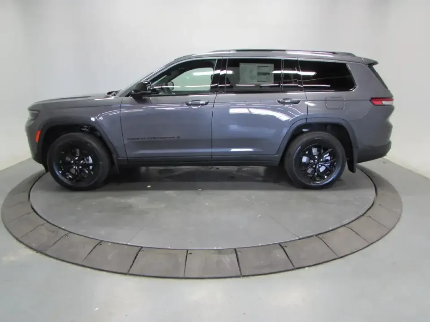 2026 /Global Black Jeep Grand Cherokee Laredo (1C4RJKAR7T8) with an Other engine, located at 12830 Highway 21, De Soto, MO, 63020, (636) 337-7777, 38.153099, -90.573624 - Own the weekday commute and the weekend escape in one confident SUV: this **2026 Jeep Grand Cherokee Laredo 4x4** is built for Missouri life-smooth and quiet for daily runs through De Soto, yet ready for gravel roads, changing weather, and spontaneous getaways. With just **5 miles** on the odometer, - Photo#3