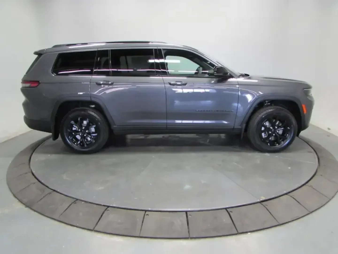 2026 /Global Black Jeep Grand Cherokee Laredo (1C4RJKAR7T8) with an Other engine, located at 12830 Highway 21, De Soto, MO, 63020, (636) 337-7777, 38.153099, -90.573624 - Own the weekday commute and the weekend escape in one confident SUV: this **2026 Jeep Grand Cherokee Laredo 4x4** is built for Missouri life-smooth and quiet for daily runs through De Soto, yet ready for gravel roads, changing weather, and spontaneous getaways. With just **5 miles** on the odometer, - Photo#7