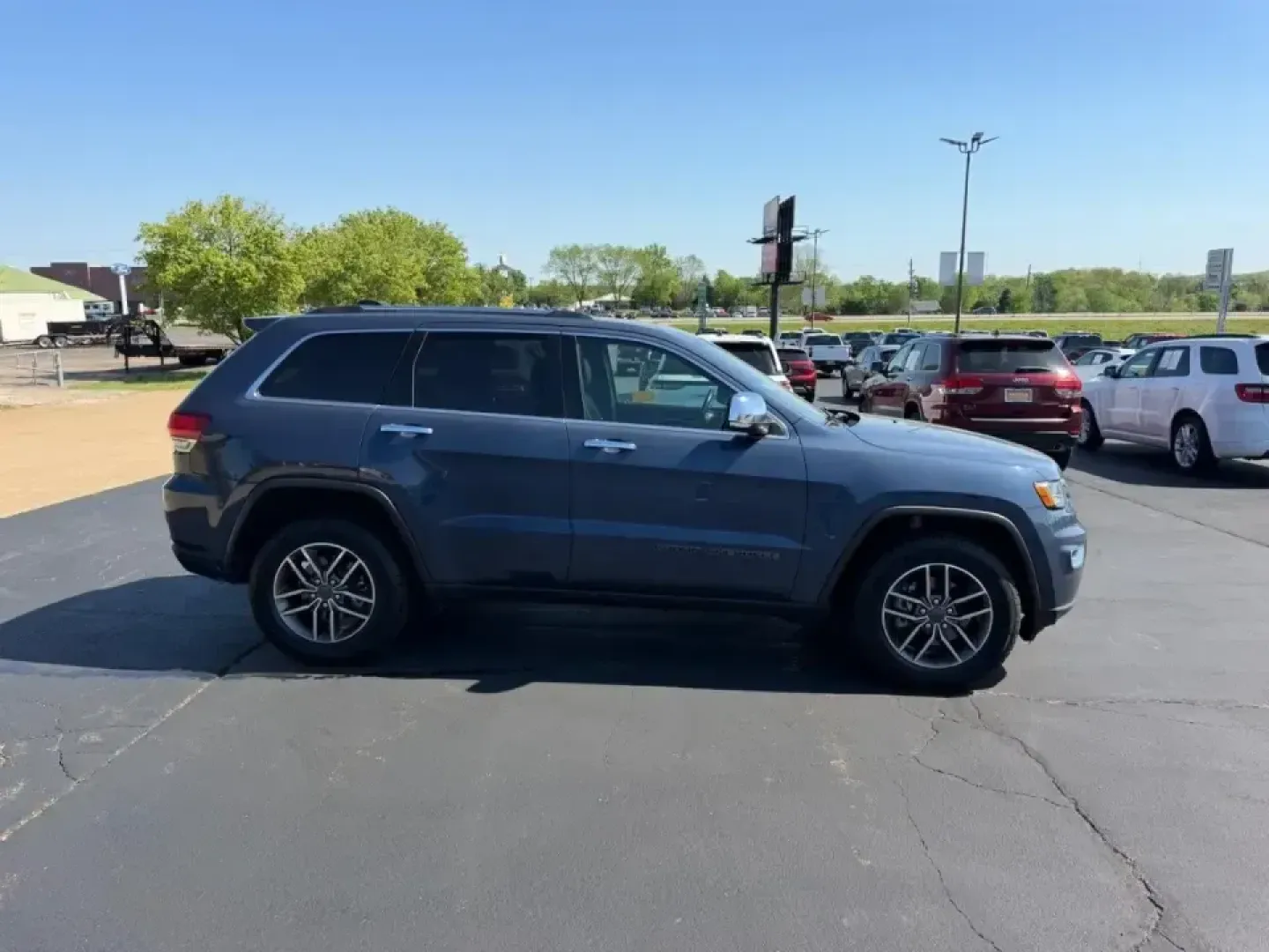 2020 /Black Leather Jeep Grand Cherokee Limited (1C4RJFBG7LC) with an 3.6L V6 24V VVT UPG I engine, Automatic transmission, located at 970 Woodlawn Dr., Farmington, MO, 63640, (573) 431-7800, 37.825642, -90.468674 - Whether you're planning weekend escapes to St. Joe State Park, commuting down US-67, or simply want a confident SUV for Missouri's changing seasons, this 2020 Jeep Grand Cherokee Limited is built for real life-comfortable for daily driving, capable for road trips, and ready when the weather turns. W - Photo#2