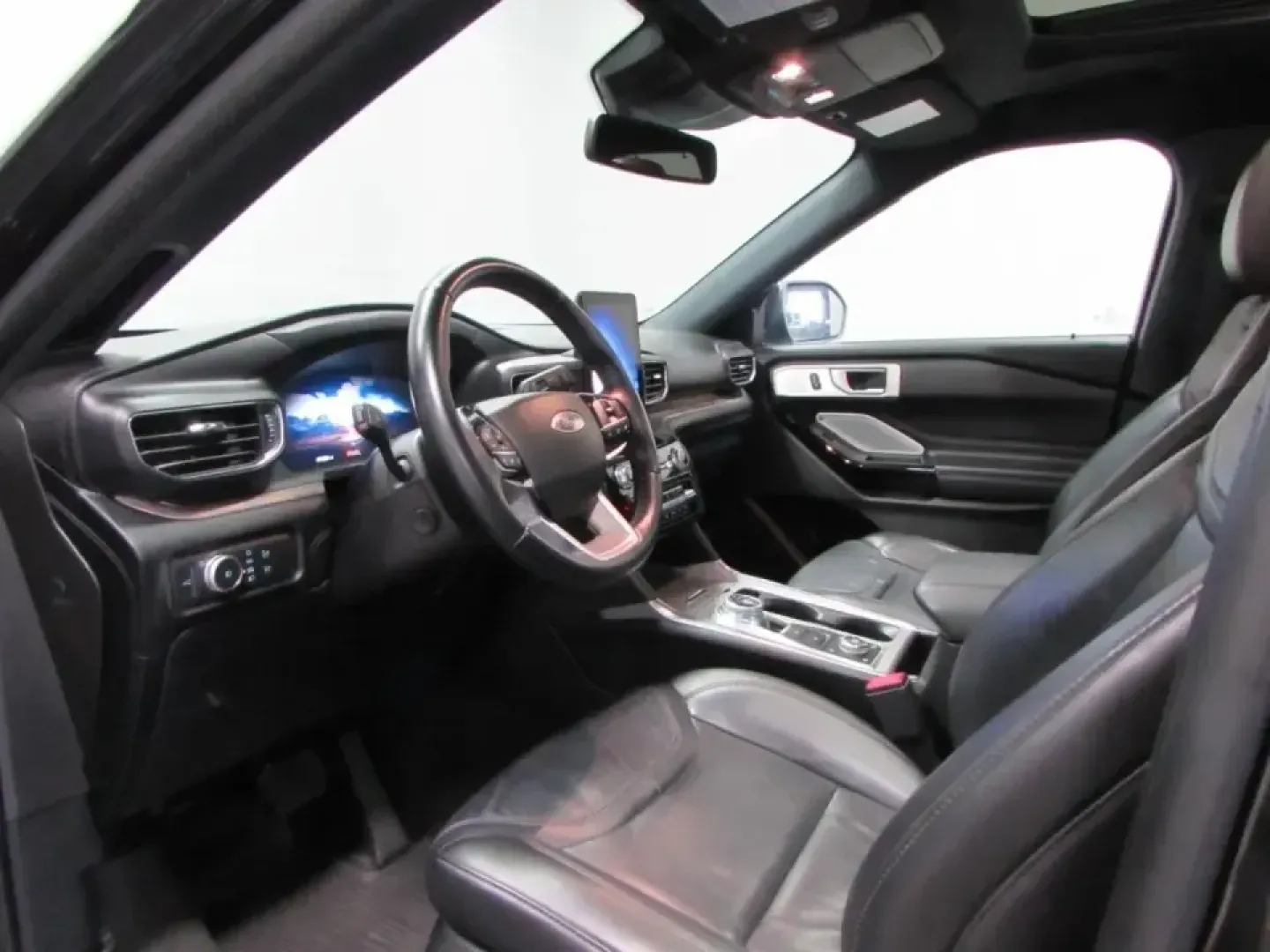 2022 /Ebony Ford Explorer Platinum (1FM5K8HC0NG) with an 3.0L V6 DOHC 24V engine, 10A transmission, located at 12836 Highway 21, De Soto, MO, 63020, (636) 337-7777, 38.151867, -90.575615 - Road-trip families, weekend explorers, and long-commute pros-this is the kind of SUV that makes every mile feel like part of the plan. If you want premium comfort without the new-car price, this **2022 Ford Explorer Platinum** is a smart way to upgrade your daily drive while keeping capability ready - Photo#12
