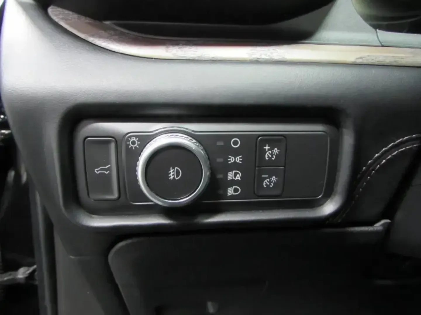 2022 /Ebony Ford Explorer Platinum (1FM5K8HC0NG) with an 3.0L V6 DOHC 24V engine, 10A transmission, located at 12836 Highway 21, De Soto, MO, 63020, (636) 337-7777, 38.151867, -90.575615 - Road-trip families, weekend explorers, and long-commute pros-this is the kind of SUV that makes every mile feel like part of the plan. If you want premium comfort without the new-car price, this **2022 Ford Explorer Platinum** is a smart way to upgrade your daily drive while keeping capability ready - Photo#24