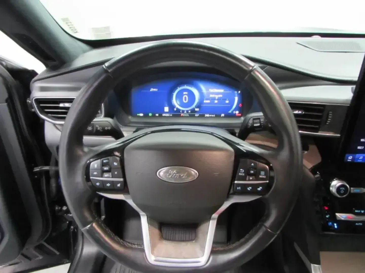2022 /Ebony Ford Explorer Platinum (1FM5K8HC0NG) with an 3.0L V6 DOHC 24V engine, 10A transmission, located at 12836 Highway 21, De Soto, MO, 63020, (636) 337-7777, 38.151867, -90.575615 - Road-trip families, weekend explorers, and long-commute pros-this is the kind of SUV that makes every mile feel like part of the plan. If you want premium comfort without the new-car price, this **2022 Ford Explorer Platinum** is a smart way to upgrade your daily drive while keeping capability ready - Photo#25
