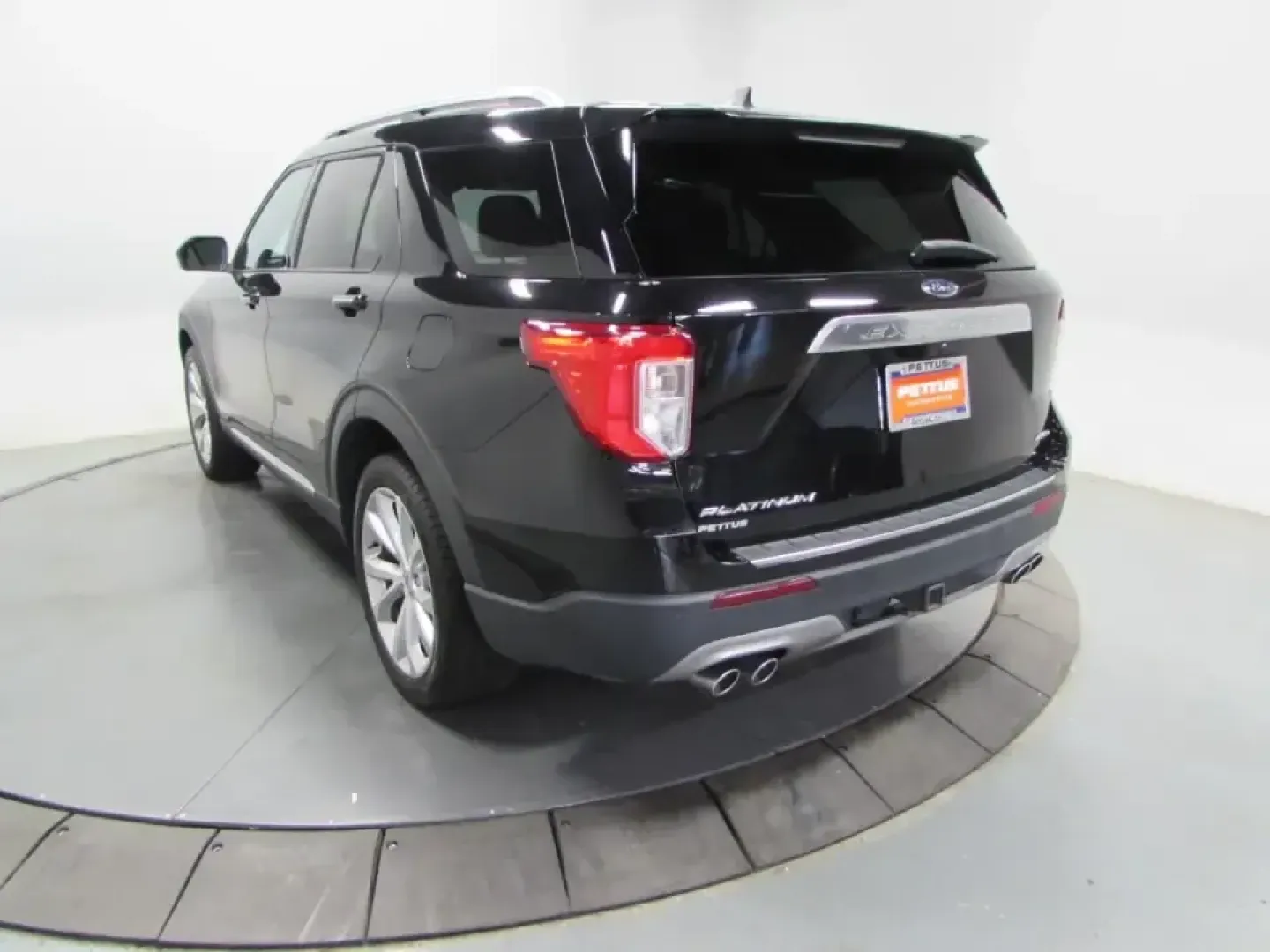 2022 /Ebony Ford Explorer Platinum (1FM5K8HC0NG) with an 3.0L V6 DOHC 24V engine, 10A transmission, located at 12836 Highway 21, De Soto, MO, 63020, (636) 337-7777, 38.151867, -90.575615 - Road-trip families, weekend explorers, and long-commute pros-this is the kind of SUV that makes every mile feel like part of the plan. If you want premium comfort without the new-car price, this **2022 Ford Explorer Platinum** is a smart way to upgrade your daily drive while keeping capability ready - Photo#4