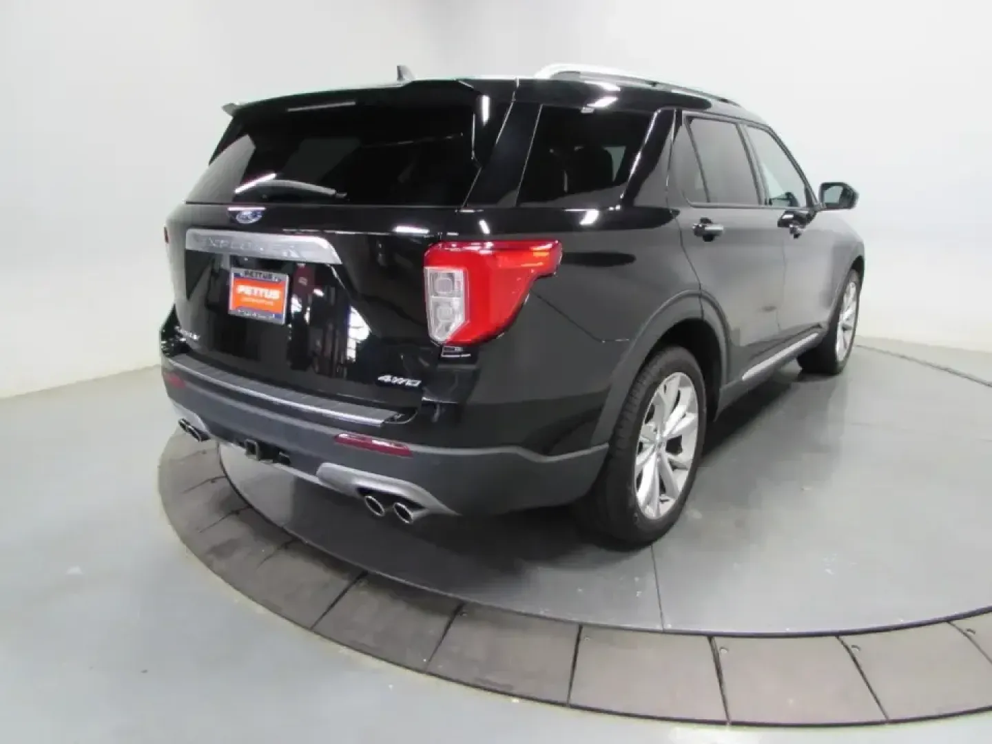 2022 /Ebony Ford Explorer Platinum (1FM5K8HC0NG) with an 3.0L V6 DOHC 24V engine, 10A transmission, located at 12836 Highway 21, De Soto, MO, 63020, (636) 337-7777, 38.151867, -90.575615 - Road-trip families, weekend explorers, and long-commute pros-this is the kind of SUV that makes every mile feel like part of the plan. If you want premium comfort without the new-car price, this **2022 Ford Explorer Platinum** is a smart way to upgrade your daily drive while keeping capability ready - Photo#6