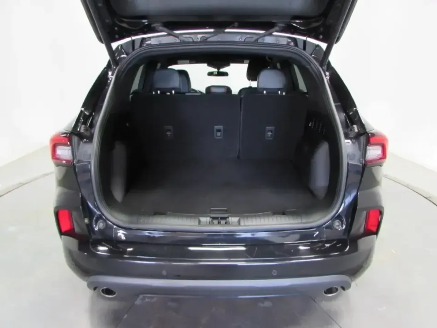 2024 /Ebony Ford Escape ST-Line Select (1FMCU9NZ6RU) with an 2.5L L4 DOHC 16V HYBRID engine, 8A transmission, located at 12836 Highway 21, De Soto, MO, 63020, (636) 337-7777, 38.151867, -90.575615 - Fuel-sipping weekday commutes, kid-friendly school runs, and spontaneous weekend getaways down to the Ozarks-this 2024 Ford Escape Hybrid ST-Line Select is built for real life in and around De Soto, Missouri. If you've been searching used cars near me and want a modern SUV that feels current, drives - Photo#10