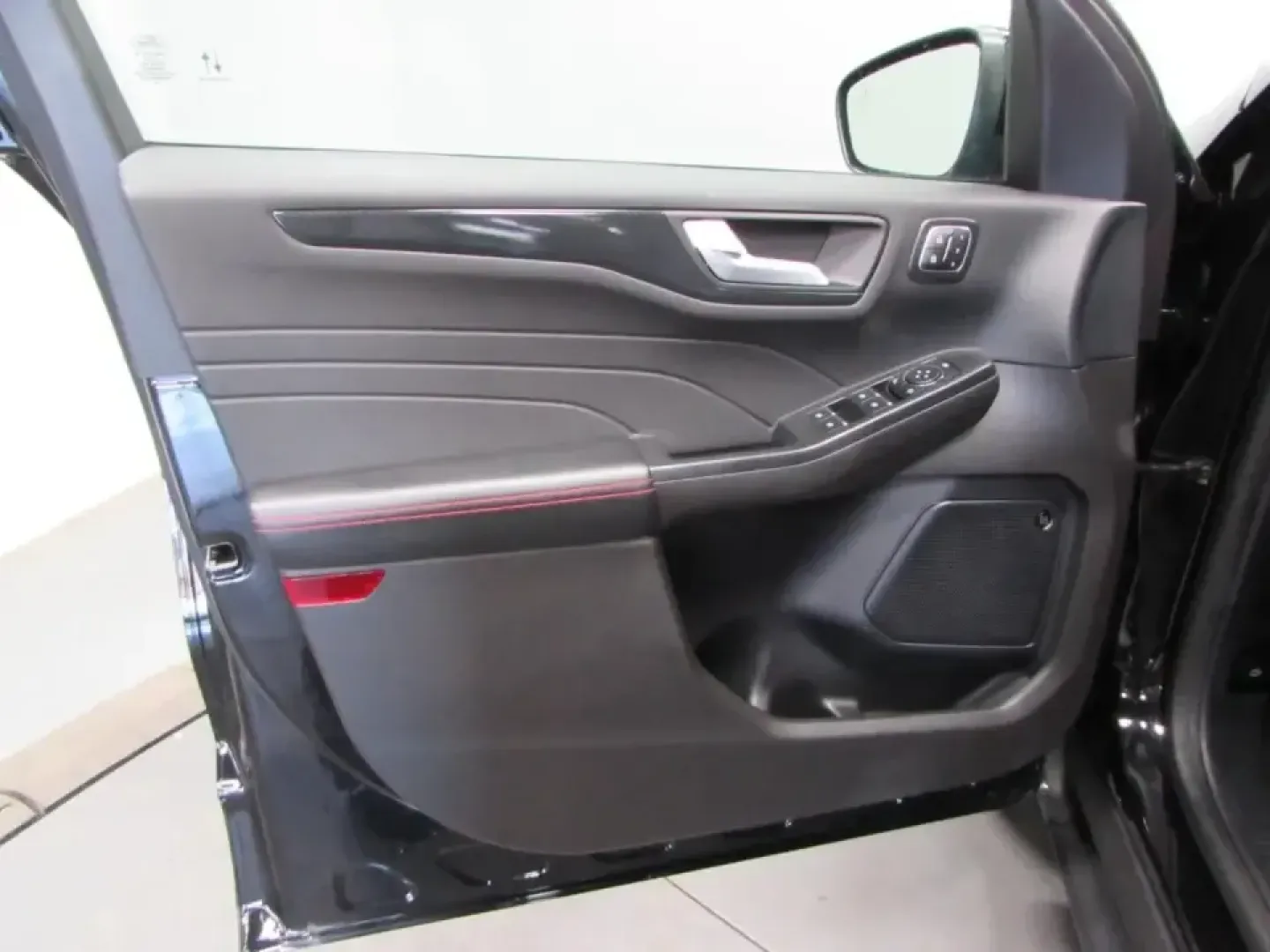 2024 /Ebony Ford Escape ST-Line Select (1FMCU9NZ6RU) with an 2.5L L4 DOHC 16V HYBRID engine, 8A transmission, located at 12836 Highway 21, De Soto, MO, 63020, (636) 337-7777, 38.151867, -90.575615 - Fuel-sipping weekday commutes, kid-friendly school runs, and spontaneous weekend getaways down to the Ozarks-this 2024 Ford Escape Hybrid ST-Line Select is built for real life in and around De Soto, Missouri. If you've been searching used cars near me and want a modern SUV that feels current, drives - Photo#11