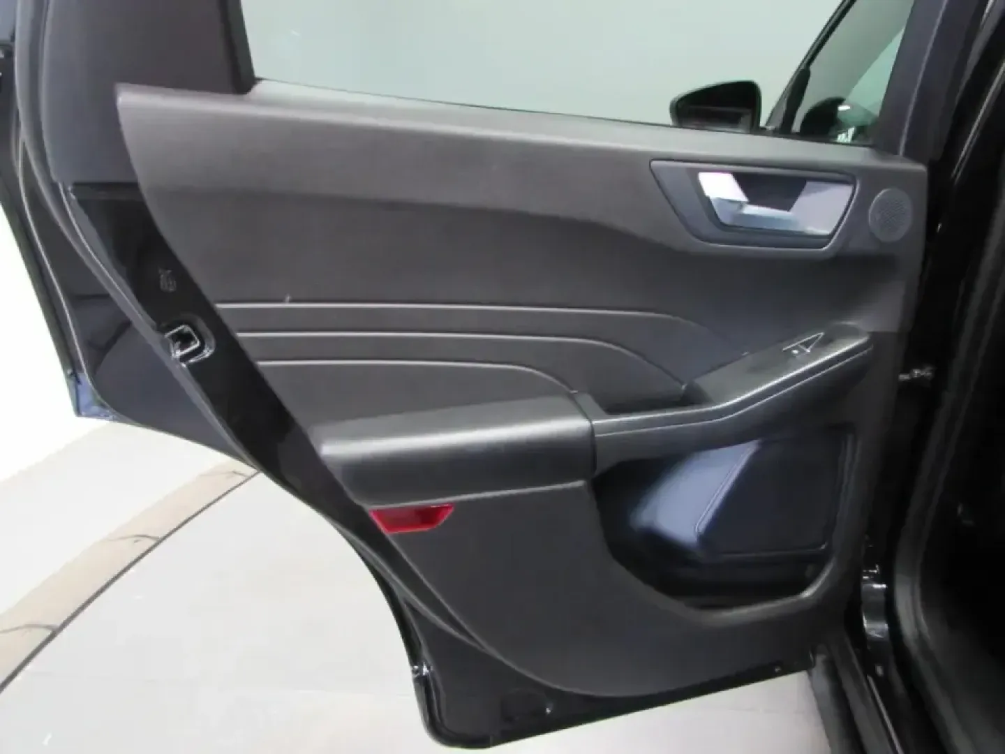 2024 /Ebony Ford Escape ST-Line Select (1FMCU9NZ6RU) with an 2.5L L4 DOHC 16V HYBRID engine, 8A transmission, located at 12836 Highway 21, De Soto, MO, 63020, (636) 337-7777, 38.151867, -90.575615 - Fuel-sipping weekday commutes, kid-friendly school runs, and spontaneous weekend getaways down to the Ozarks-this 2024 Ford Escape Hybrid ST-Line Select is built for real life in and around De Soto, Missouri. If you've been searching used cars near me and want a modern SUV that feels current, drives - Photo#13