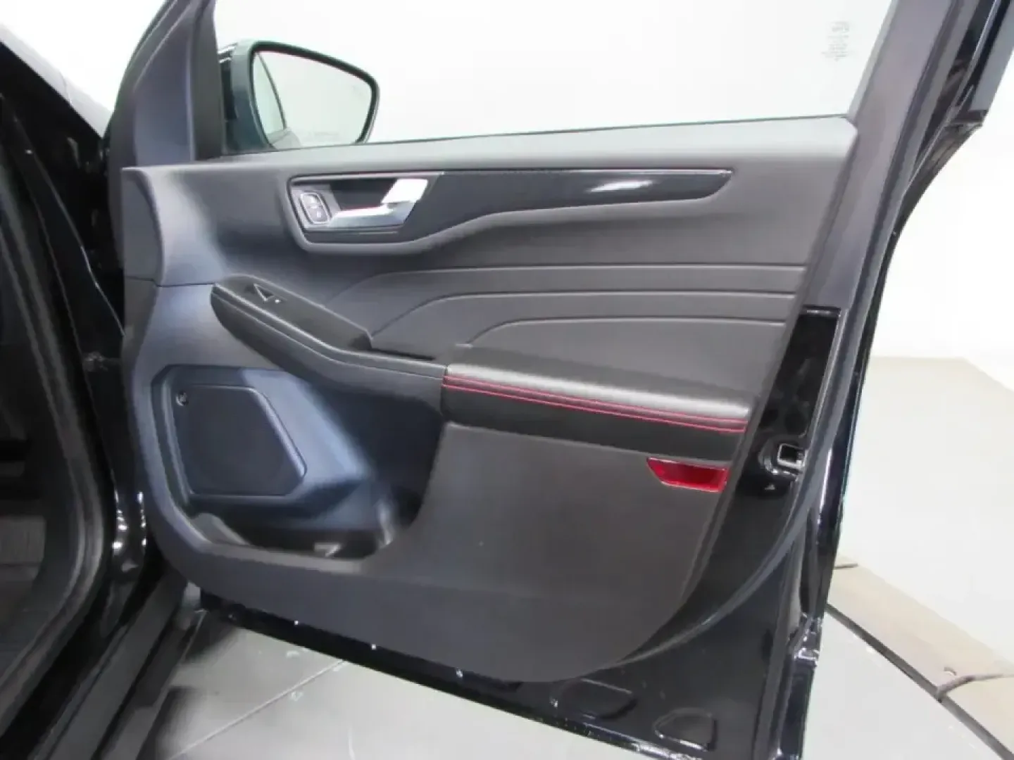 2024 /Ebony Ford Escape ST-Line Select (1FMCU9NZ6RU) with an 2.5L L4 DOHC 16V HYBRID engine, 8A transmission, located at 12836 Highway 21, De Soto, MO, 63020, (636) 337-7777, 38.151867, -90.575615 - Fuel-sipping weekday commutes, kid-friendly school runs, and spontaneous weekend getaways down to the Ozarks-this 2024 Ford Escape Hybrid ST-Line Select is built for real life in and around De Soto, Missouri. If you've been searching used cars near me and want a modern SUV that feels current, drives - Photo#15