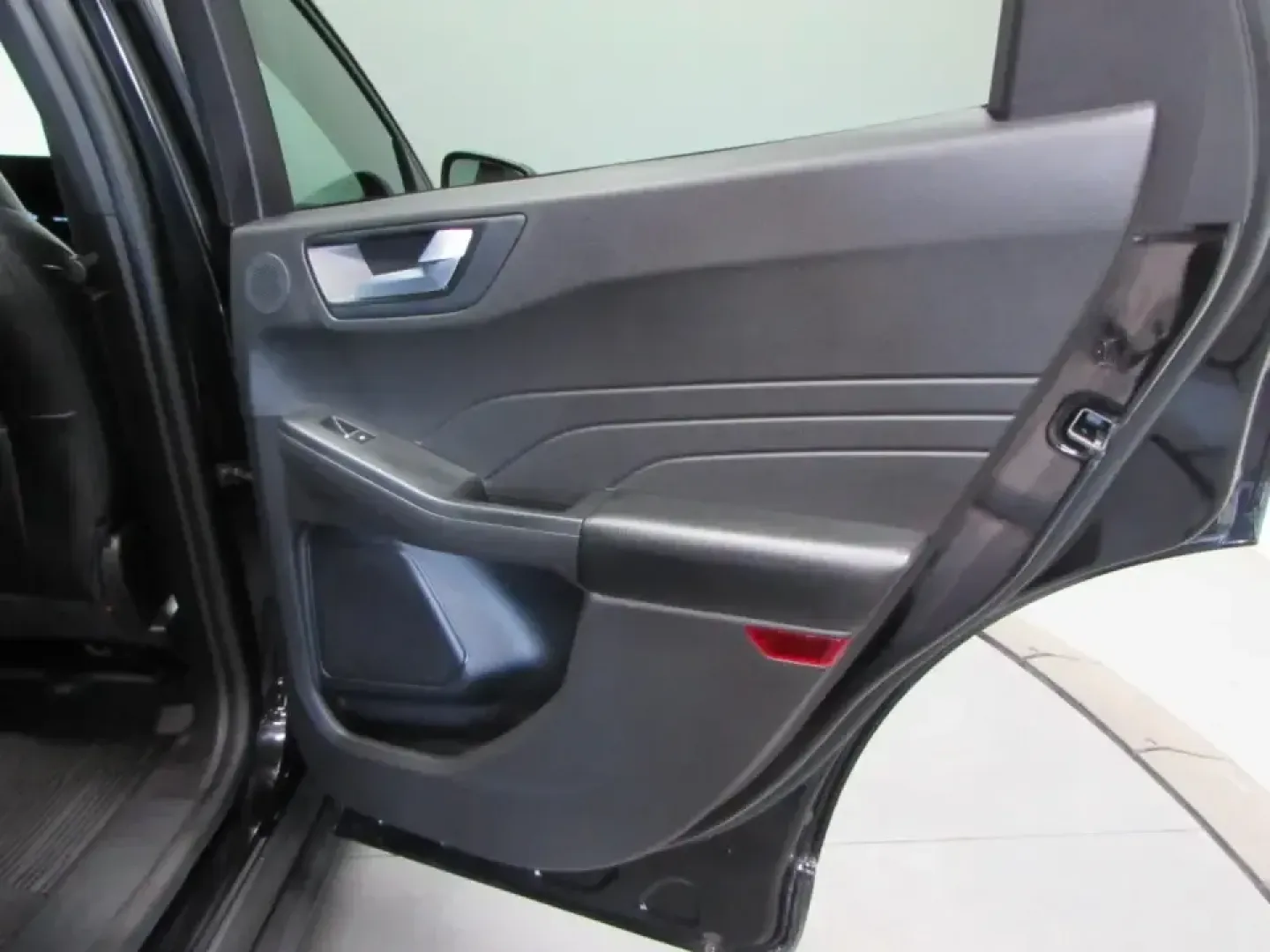 2024 /Ebony Ford Escape ST-Line Select (1FMCU9NZ6RU) with an 2.5L L4 DOHC 16V HYBRID engine, 8A transmission, located at 12836 Highway 21, De Soto, MO, 63020, (636) 337-7777, 38.151867, -90.575615 - Fuel-sipping weekday commutes, kid-friendly school runs, and spontaneous weekend getaways down to the Ozarks-this 2024 Ford Escape Hybrid ST-Line Select is built for real life in and around De Soto, Missouri. If you've been searching used cars near me and want a modern SUV that feels current, drives - Photo#17