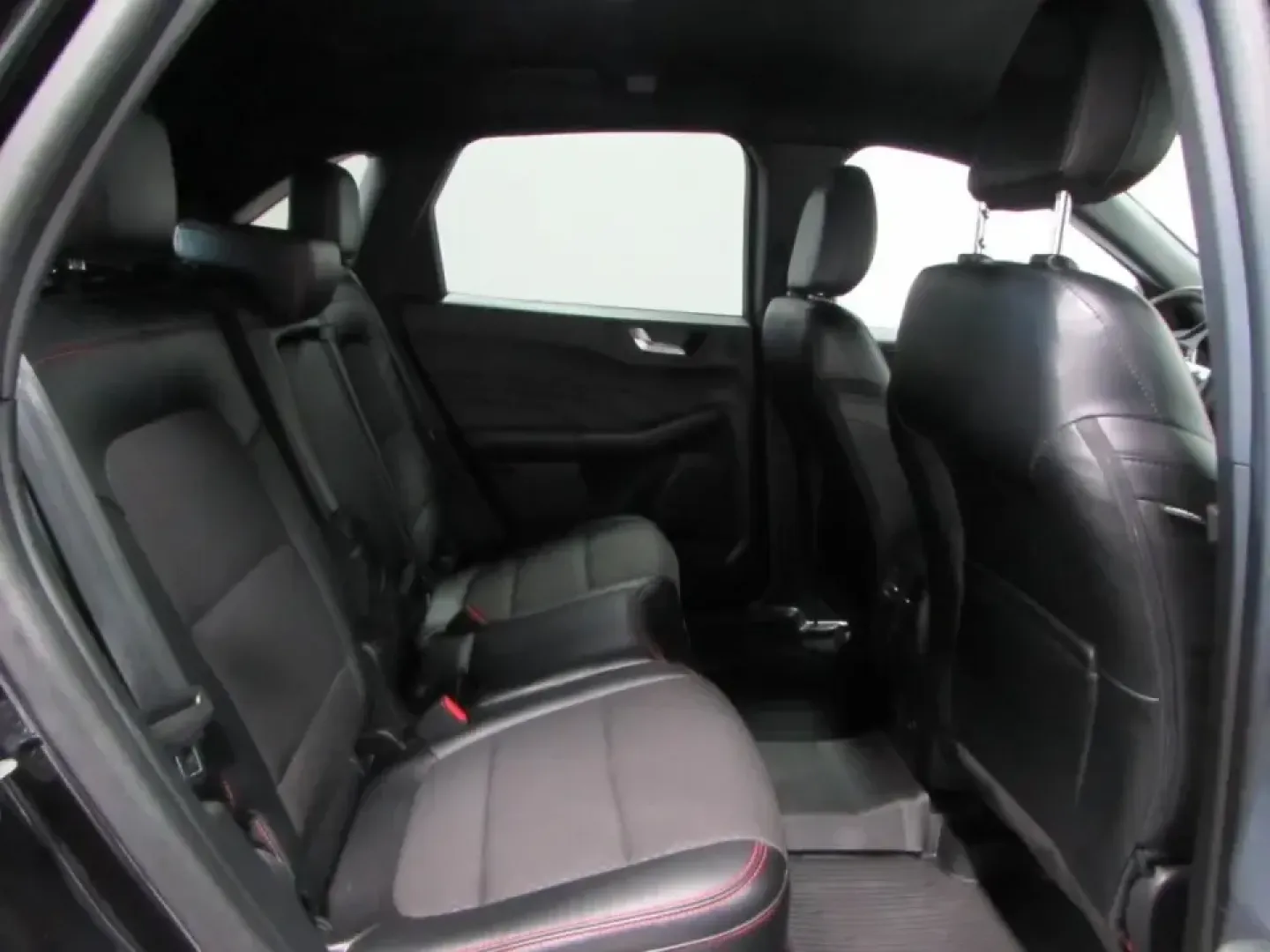 2024 /Ebony Ford Escape ST-Line Select (1FMCU9NZ6RU) with an 2.5L L4 DOHC 16V HYBRID engine, 8A transmission, located at 12836 Highway 21, De Soto, MO, 63020, (636) 337-7777, 38.151867, -90.575615 - Fuel-sipping weekday commutes, kid-friendly school runs, and spontaneous weekend getaways down to the Ozarks-this 2024 Ford Escape Hybrid ST-Line Select is built for real life in and around De Soto, Missouri. If you've been searching used cars near me and want a modern SUV that feels current, drives - Photo#18