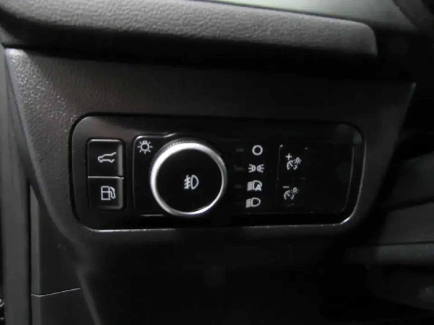 2024 /Ebony Ford Escape ST-Line Select (1FMCU9NZ6RU) with an 2.5L L4 DOHC 16V HYBRID engine, 8A transmission, located at 12836 Highway 21, De Soto, MO, 63020, (636) 337-7777, 38.151867, -90.575615 - Fuel-sipping weekday commutes, kid-friendly school runs, and spontaneous weekend getaways down to the Ozarks-this 2024 Ford Escape Hybrid ST-Line Select is built for real life in and around De Soto, Missouri. If you've been searching used cars near me and want a modern SUV that feels current, drives - Photo#22