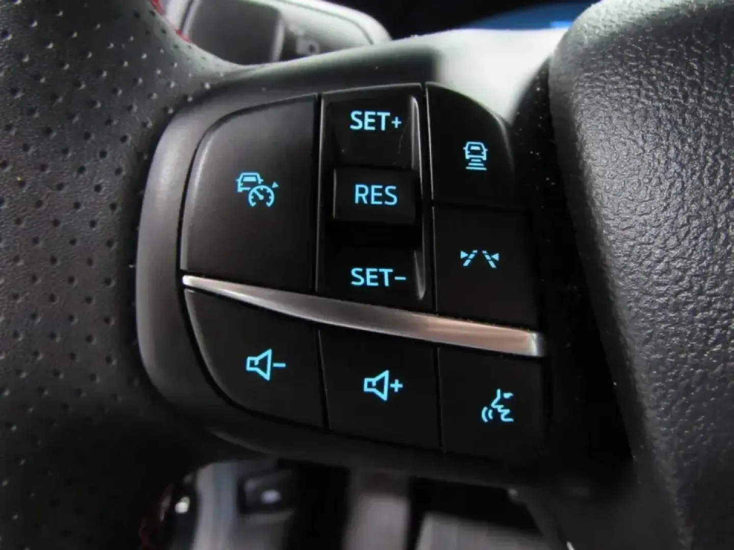2024 /Ebony Ford Escape ST-Line Select (1FMCU9NZ6RU) with an 2.5L L4 DOHC 16V HYBRID engine, 8A transmission, located at 12836 Highway 21, De Soto, MO, 63020, (636) 337-7777, 38.151867, -90.575615 - Fuel-sipping weekday commutes, kid-friendly school runs, and spontaneous weekend getaways down to the Ozarks-this 2024 Ford Escape Hybrid ST-Line Select is built for real life in and around De Soto, Missouri. If you've been searching used cars near me and want a modern SUV that feels current, drives - Photo#24