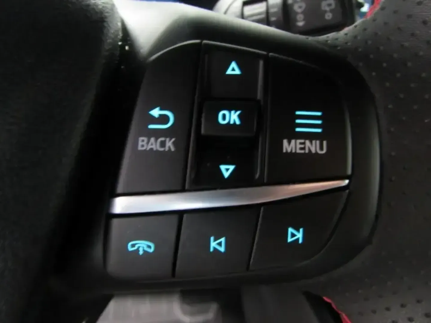 2024 /Ebony Ford Escape ST-Line Select (1FMCU9NZ6RU) with an 2.5L L4 DOHC 16V HYBRID engine, 8A transmission, located at 12836 Highway 21, De Soto, MO, 63020, (636) 337-7777, 38.151867, -90.575615 - Fuel-sipping weekday commutes, kid-friendly school runs, and spontaneous weekend getaways down to the Ozarks-this 2024 Ford Escape Hybrid ST-Line Select is built for real life in and around De Soto, Missouri. If you've been searching used cars near me and want a modern SUV that feels current, drives - Photo#25