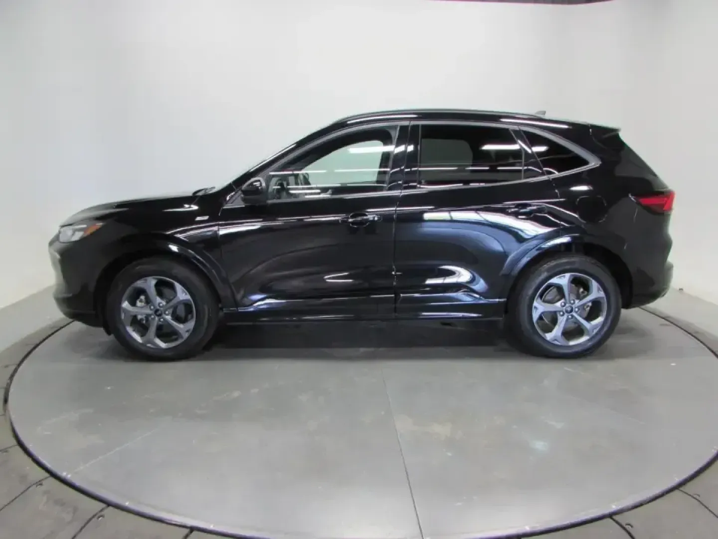 2024 /Ebony Ford Escape ST-Line Select (1FMCU9NZ6RU) with an 2.5L L4 DOHC 16V HYBRID engine, 8A transmission, located at 12836 Highway 21, De Soto, MO, 63020, (636) 337-7777, 38.151867, -90.575615 - Fuel-sipping weekday commutes, kid-friendly school runs, and spontaneous weekend getaways down to the Ozarks-this 2024 Ford Escape Hybrid ST-Line Select is built for real life in and around De Soto, Missouri. If you've been searching used cars near me and want a modern SUV that feels current, drives - Photo#3