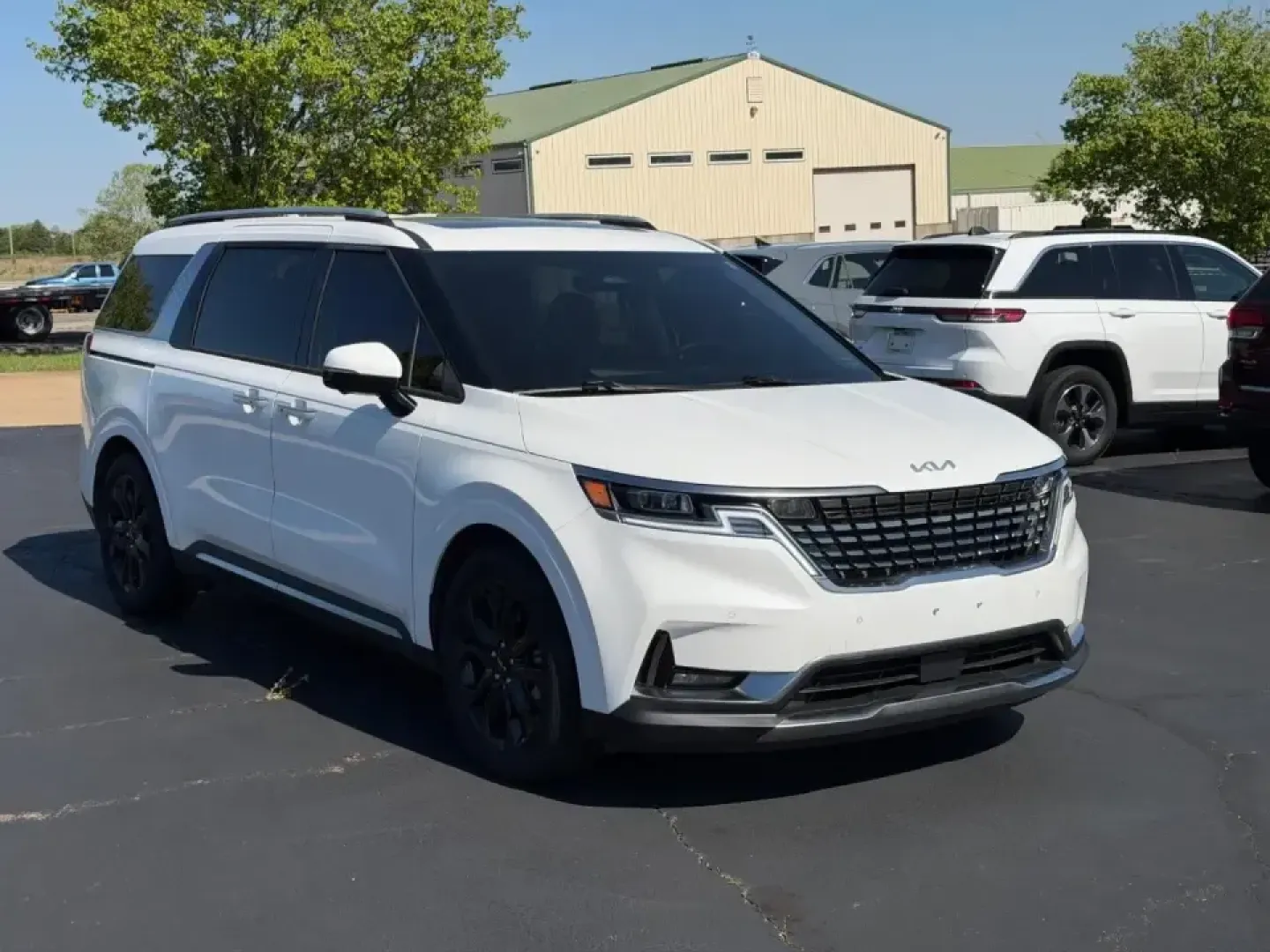 2024 /Gray Leather Kia Carnival SX Prestige (KNDNE5H31R6) with an 3.5L GDI + MPI V6 24V DOHC engine, Automatic transmission, located at 970 Woodlawn Dr., Farmington, MO, 63640, (573) 431-7800, 37.825642, -90.468674 - Load up the crew, cue the playlist, and make every errand feel like a mini road trip-this **2024 Kia Carnival SX Prestige** is built for families, busy professionals, and anyone who wants SUV-style presence with minivan practicality. Whether you're shuttling kids to practice, commuting from Farmingt - Photo#0