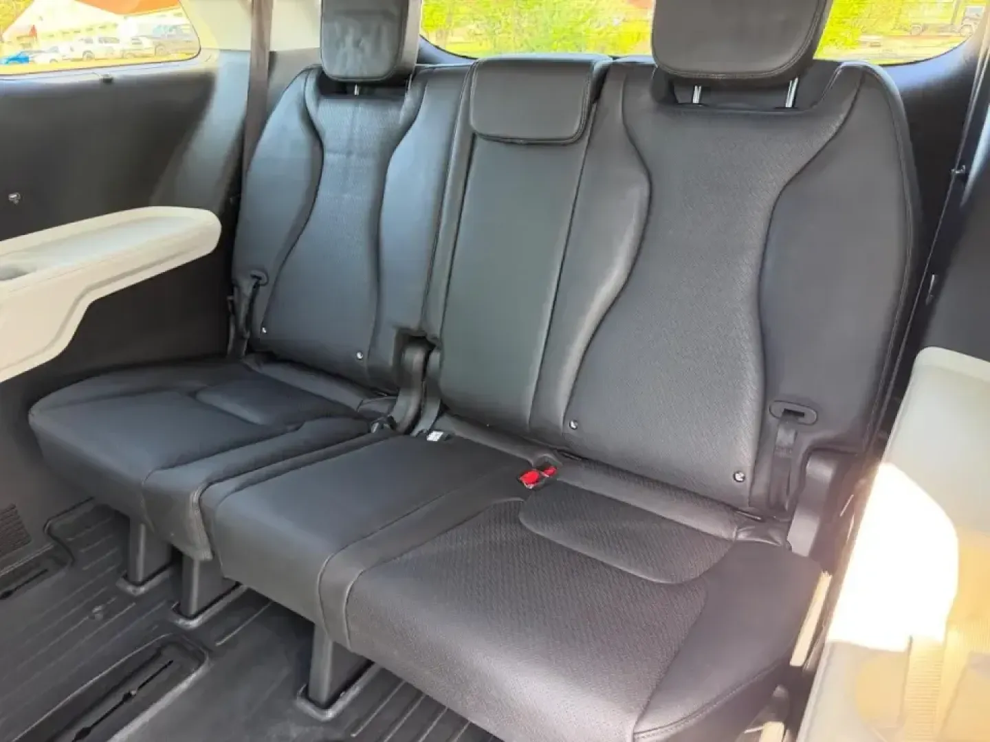 2024 /Gray Leather Kia Carnival SX Prestige (KNDNE5H31R6) with an 3.5L GDI + MPI V6 24V DOHC engine, Automatic transmission, located at 970 Woodlawn Dr., Farmington, MO, 63640, (573) 431-7800, 37.825642, -90.468674 - Load up the crew, cue the playlist, and make every errand feel like a mini road trip-this **2024 Kia Carnival SX Prestige** is built for families, busy professionals, and anyone who wants SUV-style presence with minivan practicality. Whether you're shuttling kids to practice, commuting from Farmingt - Photo#9