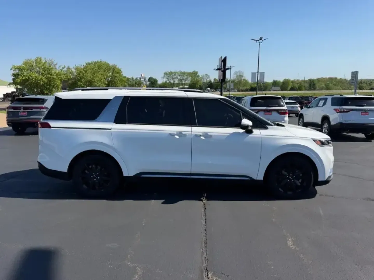 2024 /Gray Leather Kia Carnival SX Prestige (KNDNE5H31R6) with an 3.5L GDI + MPI V6 24V DOHC engine, Automatic transmission, located at 970 Woodlawn Dr., Farmington, MO, 63640, (573) 431-7800, 37.825642, -90.468674 - Load up the crew, cue the playlist, and make every errand feel like a mini road trip-this **2024 Kia Carnival SX Prestige** is built for families, busy professionals, and anyone who wants SUV-style presence with minivan practicality. Whether you're shuttling kids to practice, commuting from Farmingt - Photo#1