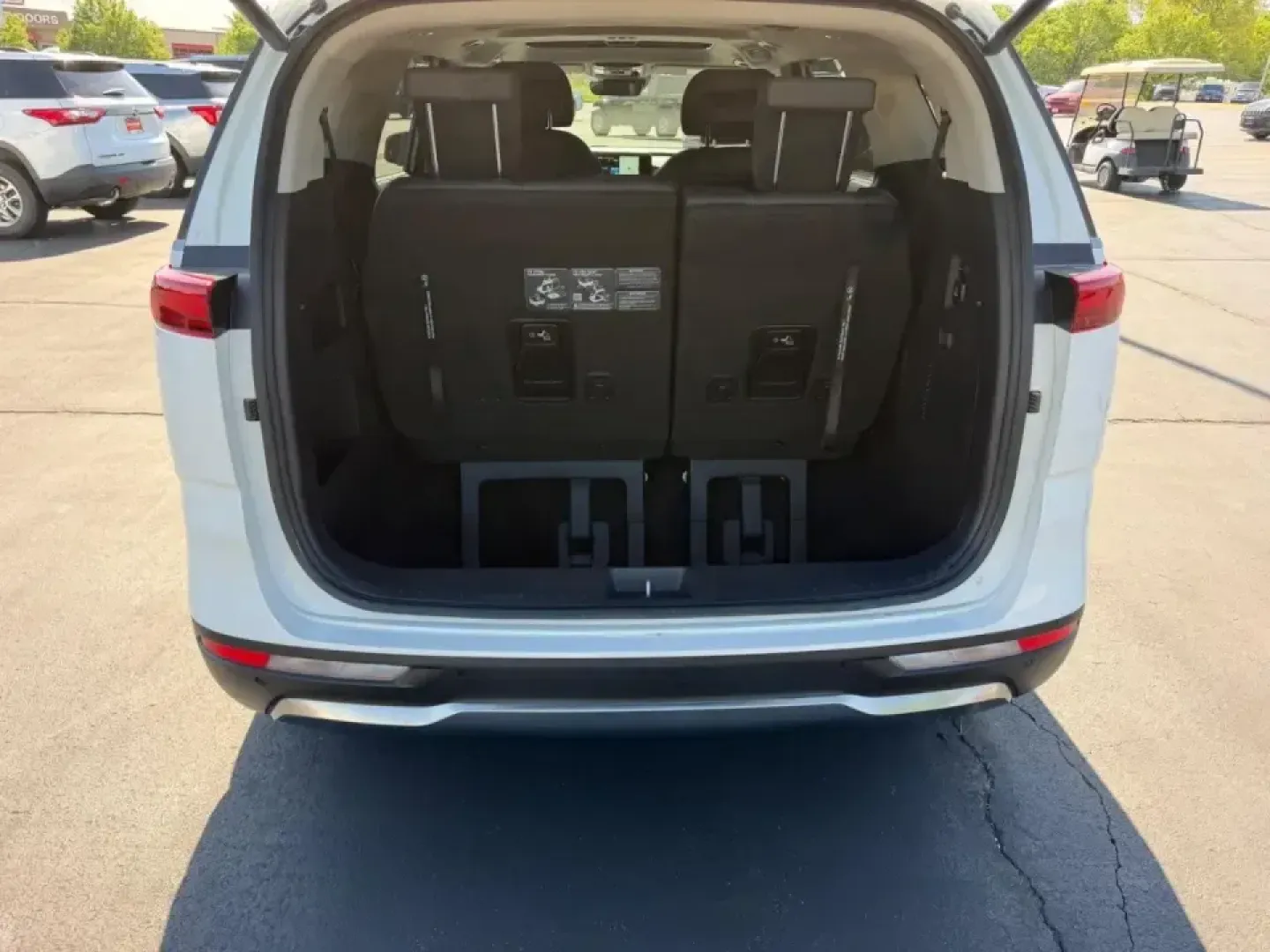 2024 /Gray Leather Kia Carnival SX Prestige (KNDNE5H31R6) with an 3.5L GDI + MPI V6 24V DOHC engine, Automatic transmission, located at 970 Woodlawn Dr., Farmington, MO, 63640, (573) 431-7800, 37.825642, -90.468674 - Load up the crew, cue the playlist, and make every errand feel like a mini road trip-this **2024 Kia Carnival SX Prestige** is built for families, busy professionals, and anyone who wants SUV-style presence with minivan practicality. Whether you're shuttling kids to practice, commuting from Farmingt - Photo#4